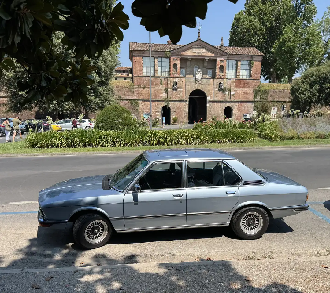 BMW 525