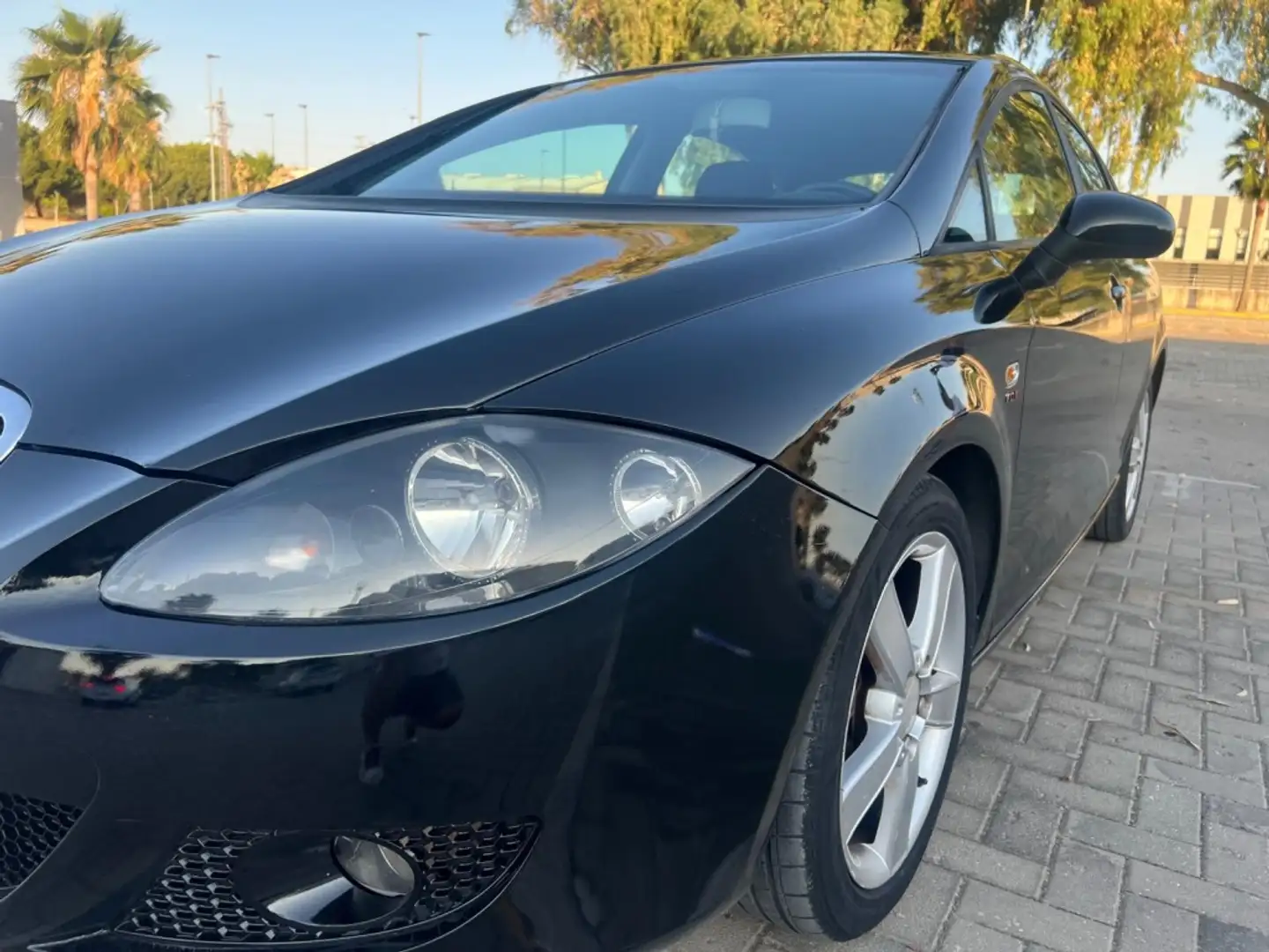 SEAT Leon 2.0TDI Sport-up Negro - 1