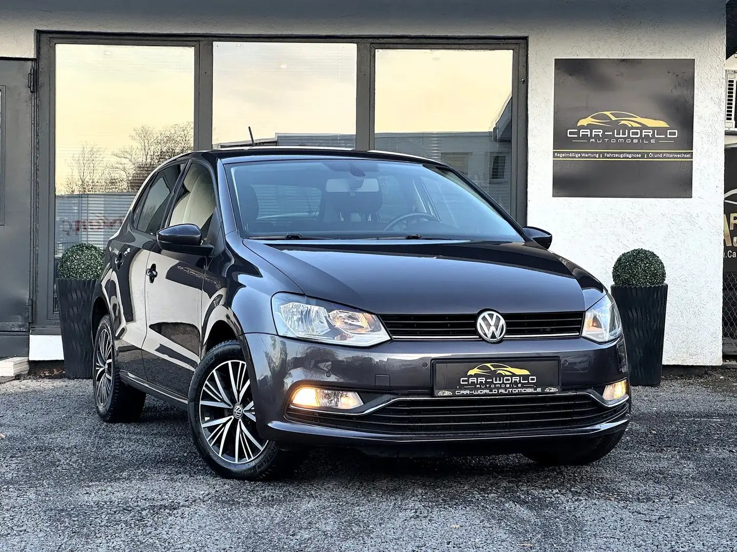 Volkswagen Polo V Allstar Automatik Klimaauto SHZ Garantie Grau - 2