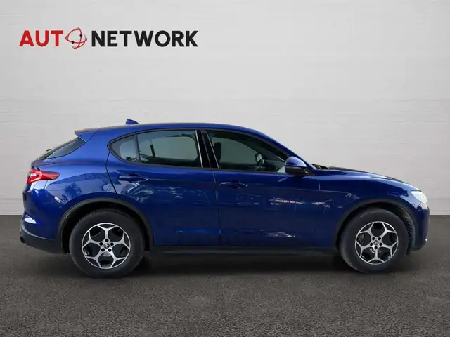 Alfa Romeo Stelvio view 8