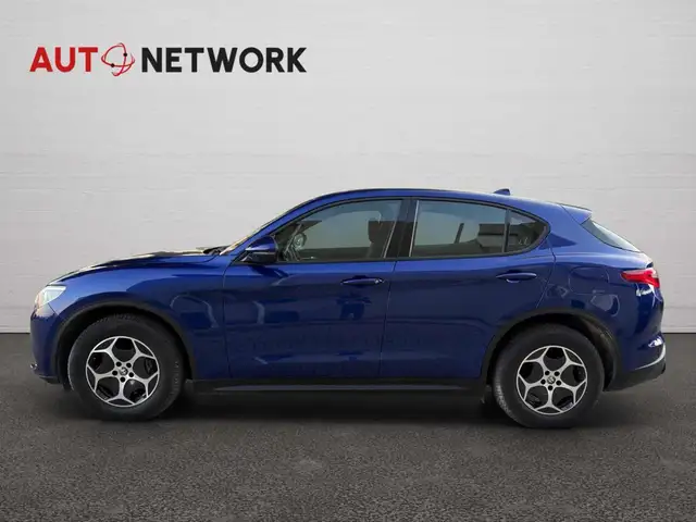 Alfa Romeo Stelvio view 7