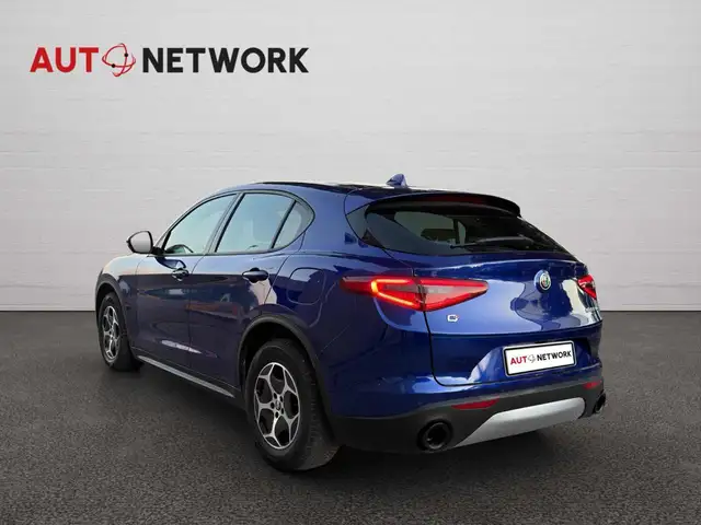 Alfa Romeo Stelvio view 4