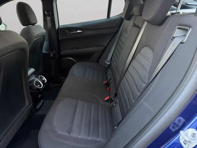 Alfa Romeo Stelvio view 10