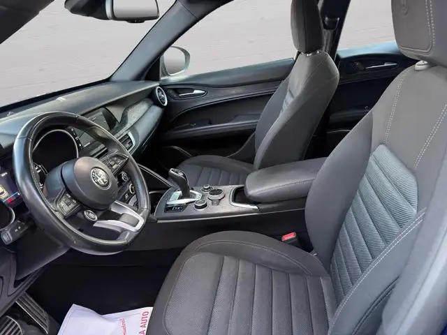 Alfa Romeo Stelvio view 9