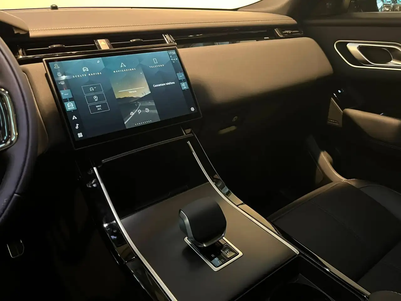 Land Rover Range Rover Velar 2026 — фото 11