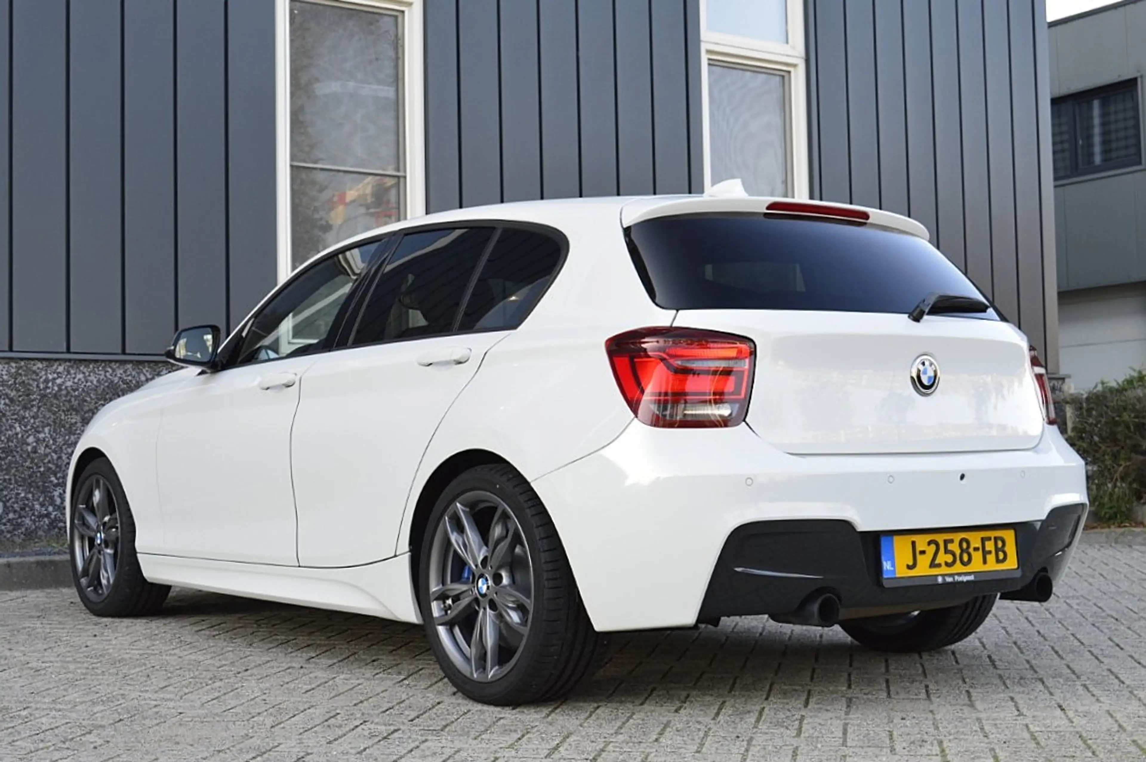 BMW 135 1-serie M135i xDrive Executive Rijklaarprijs-Garan — photo 3