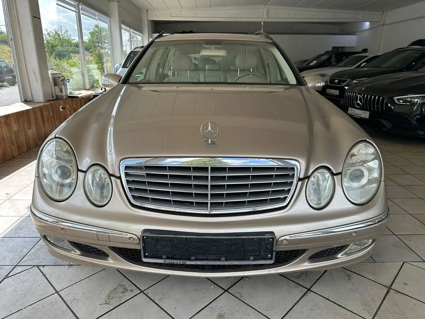 Mercedes-Benz E 240 T Elegance Automatik AHK Camera Navi PDC Beige - 1