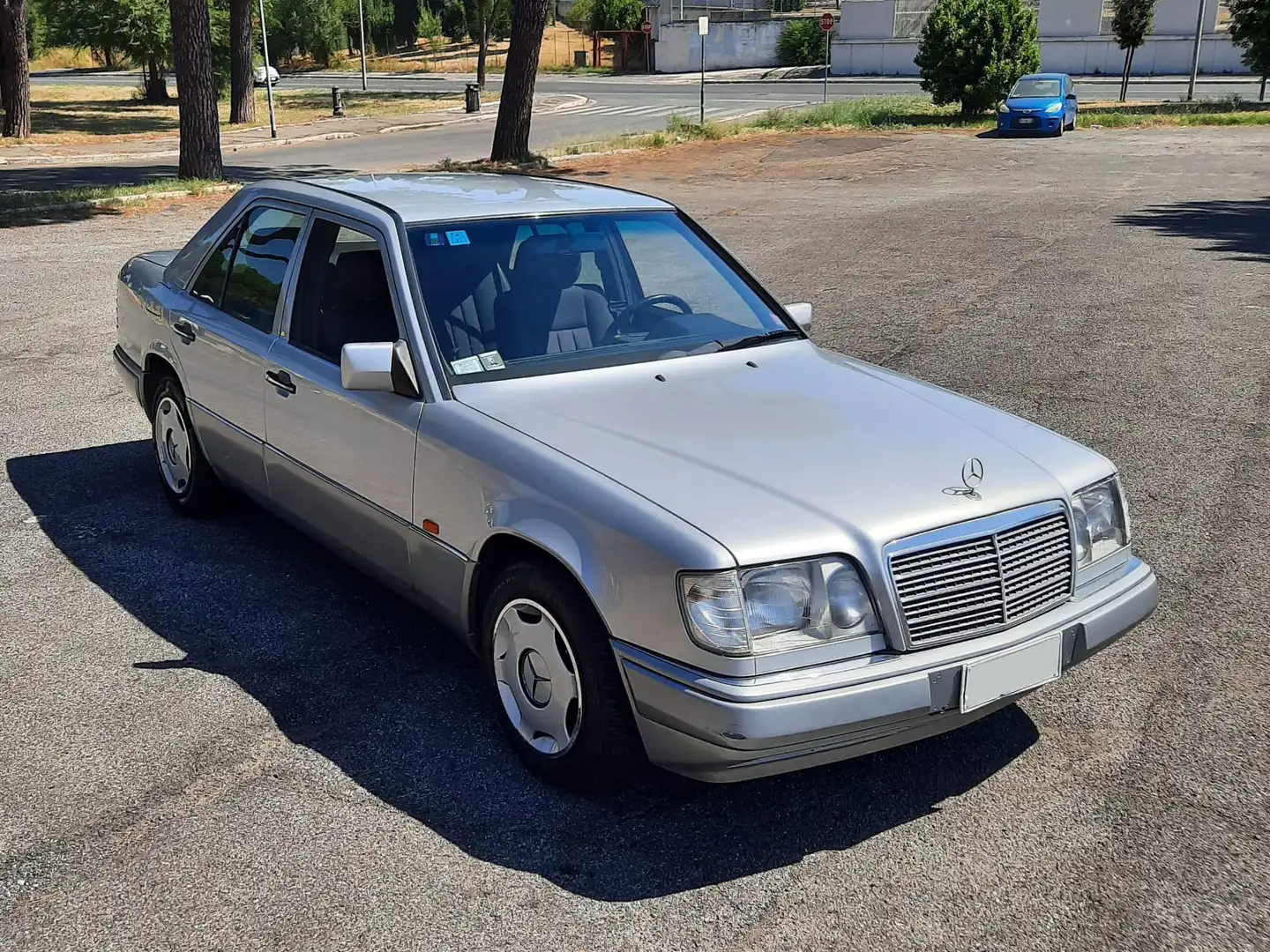 Mercedes-Benz E 200 Argento - 1