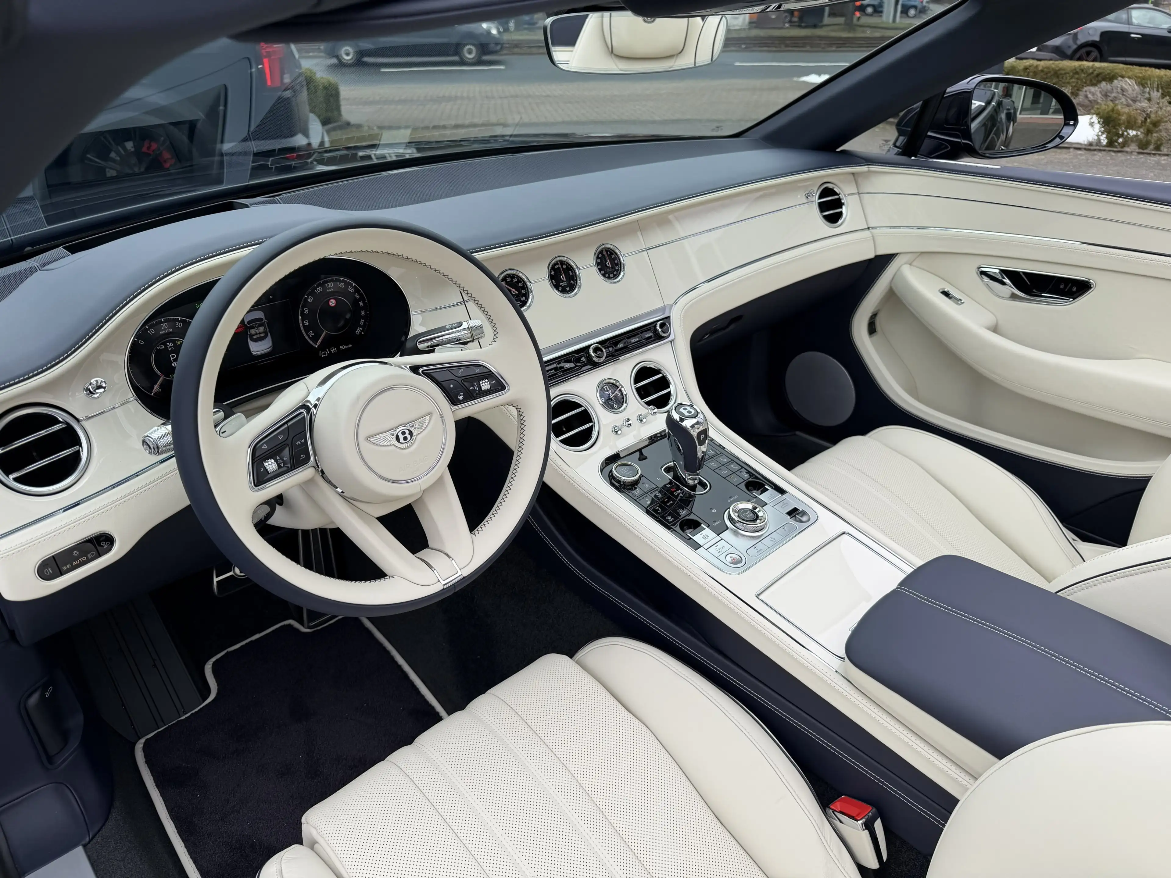 Bentley Continental GTC *Touring*Front Seat*Rotating*MY26* — photo 15