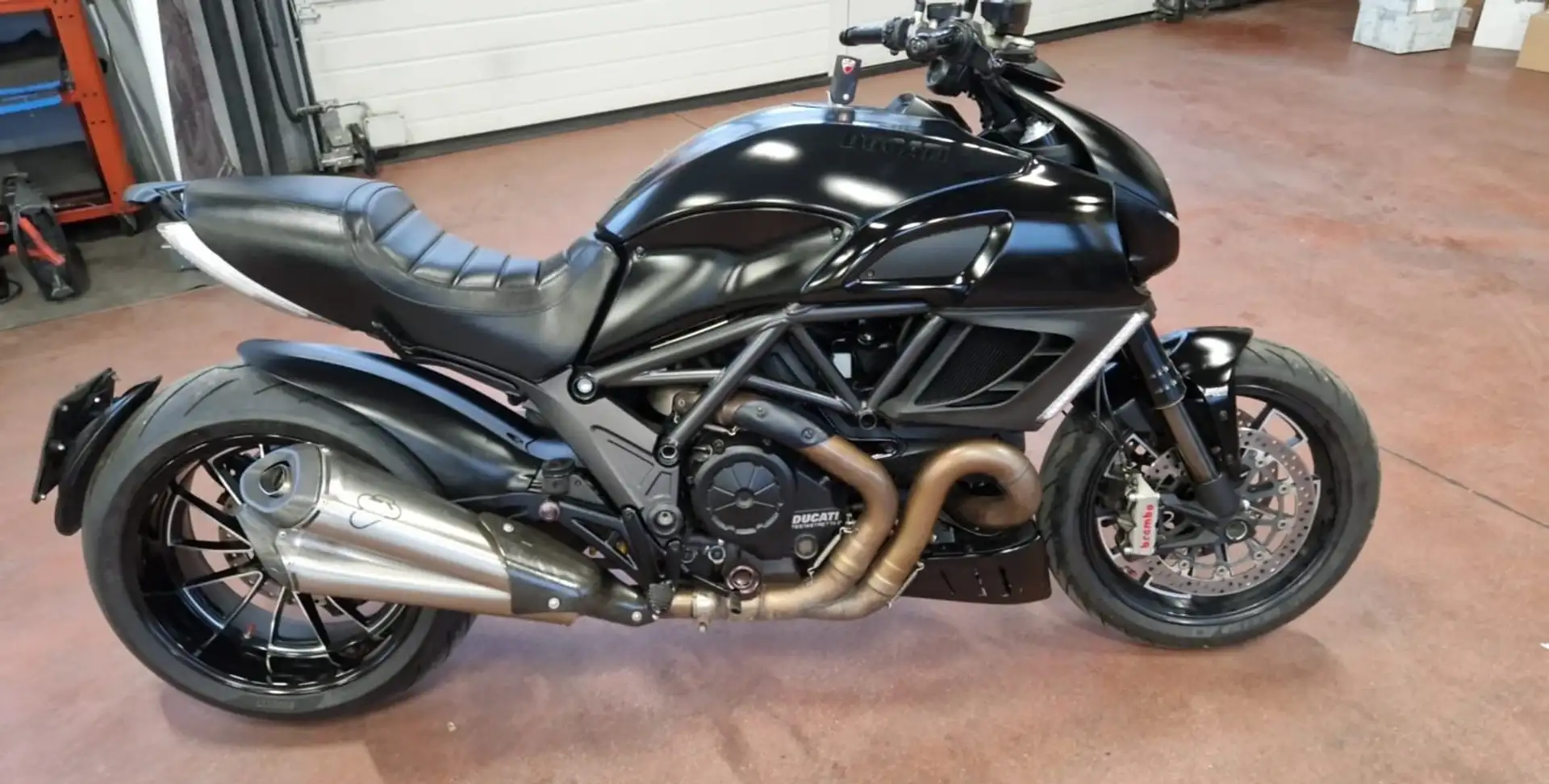Ducati Diavel Siyah - 2
