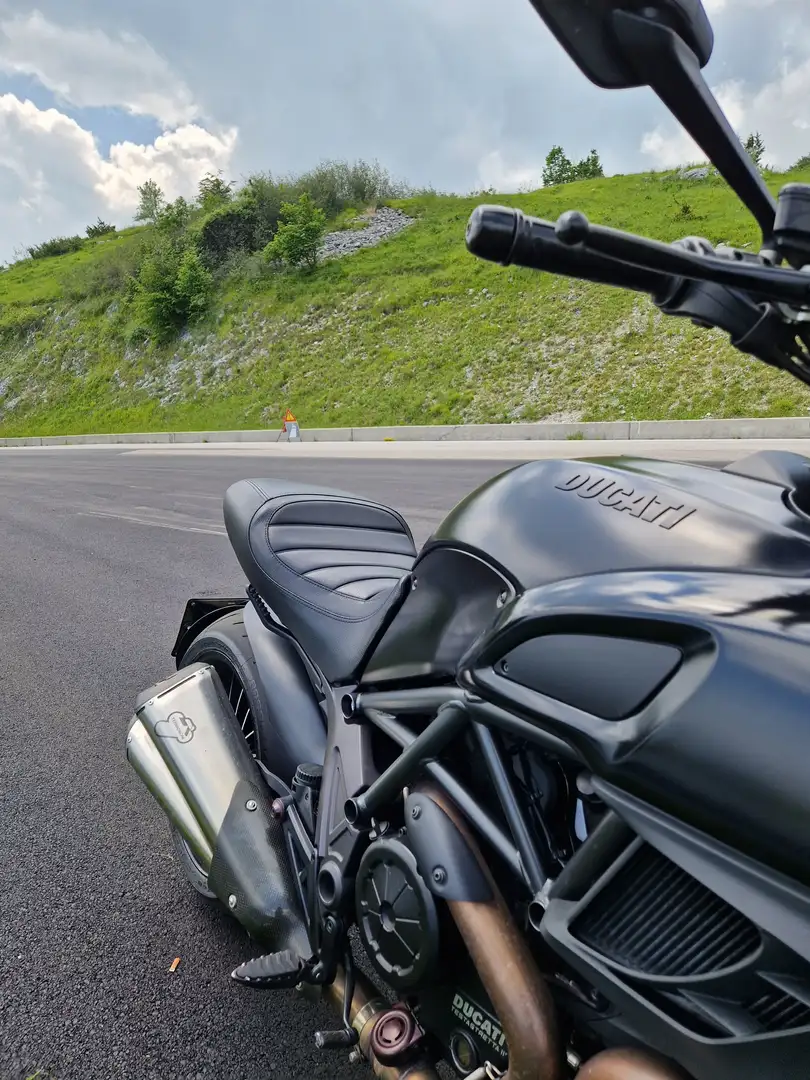 Ducati Diavel Чорний - 1