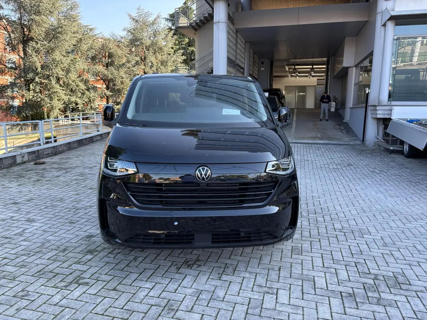 Volkswagen T7 Caravelle Life Elettrico 160 kW **PROMO TARGA ENTRO 31/12** Noir - 2