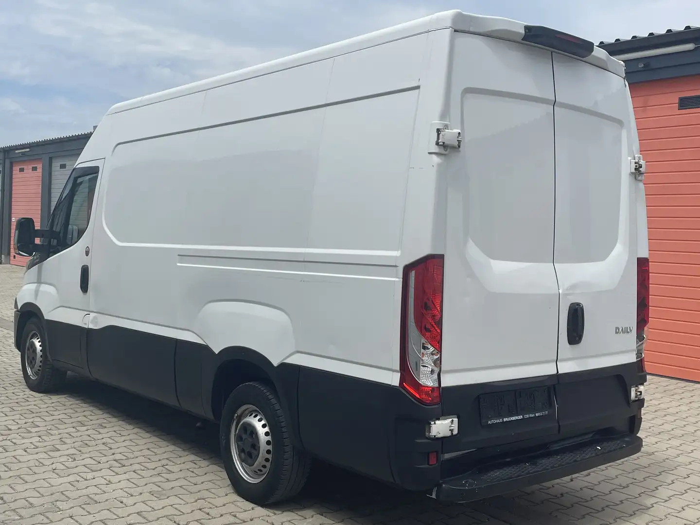 Iveco Daily HKa 35 S ... V Radstand 3520 L Bílá - 1