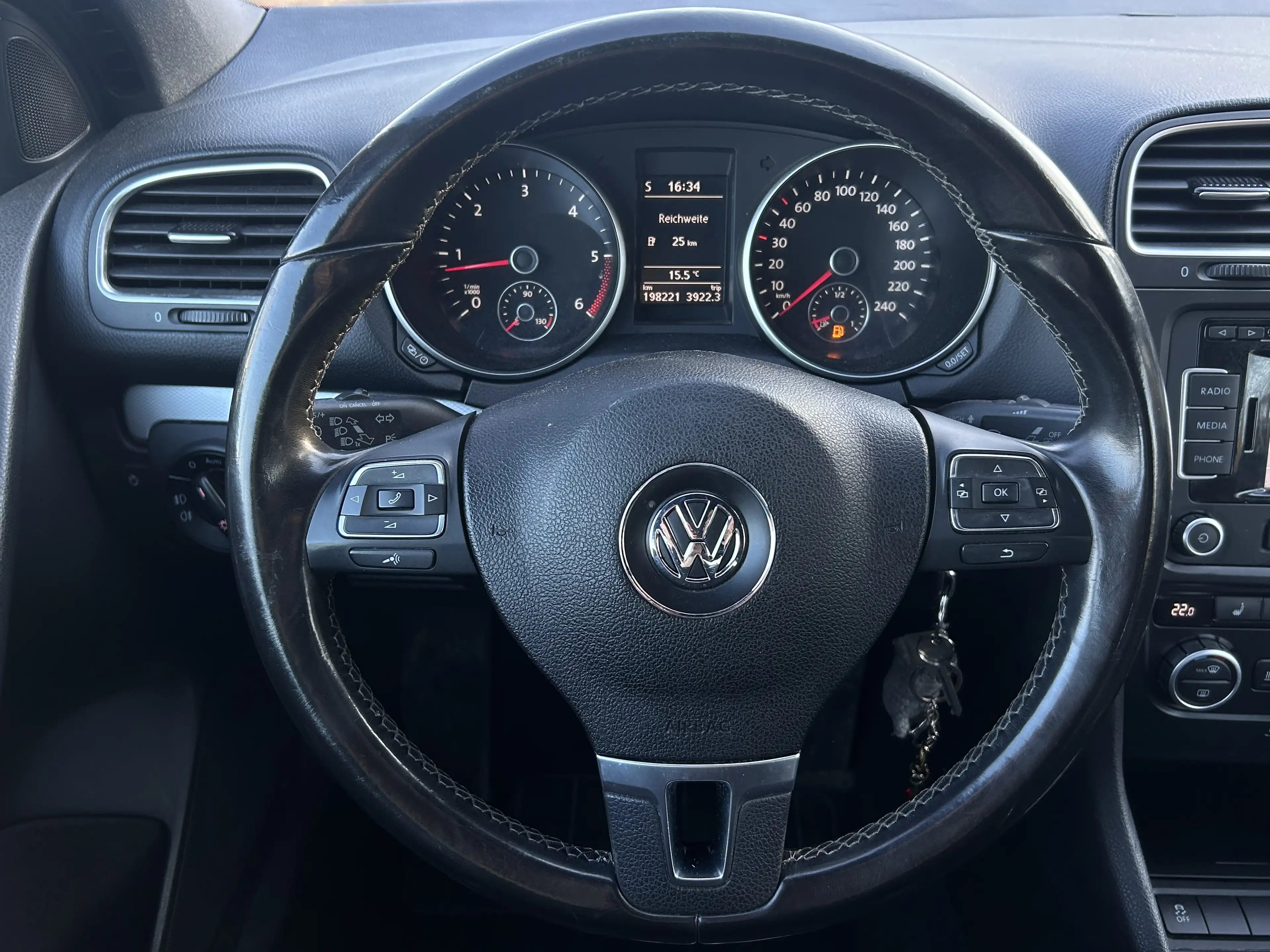 Volkswagen Golf Cabriolet Life Xenon PDC SHZ Navigation 8 fach Bereifung — photo 14