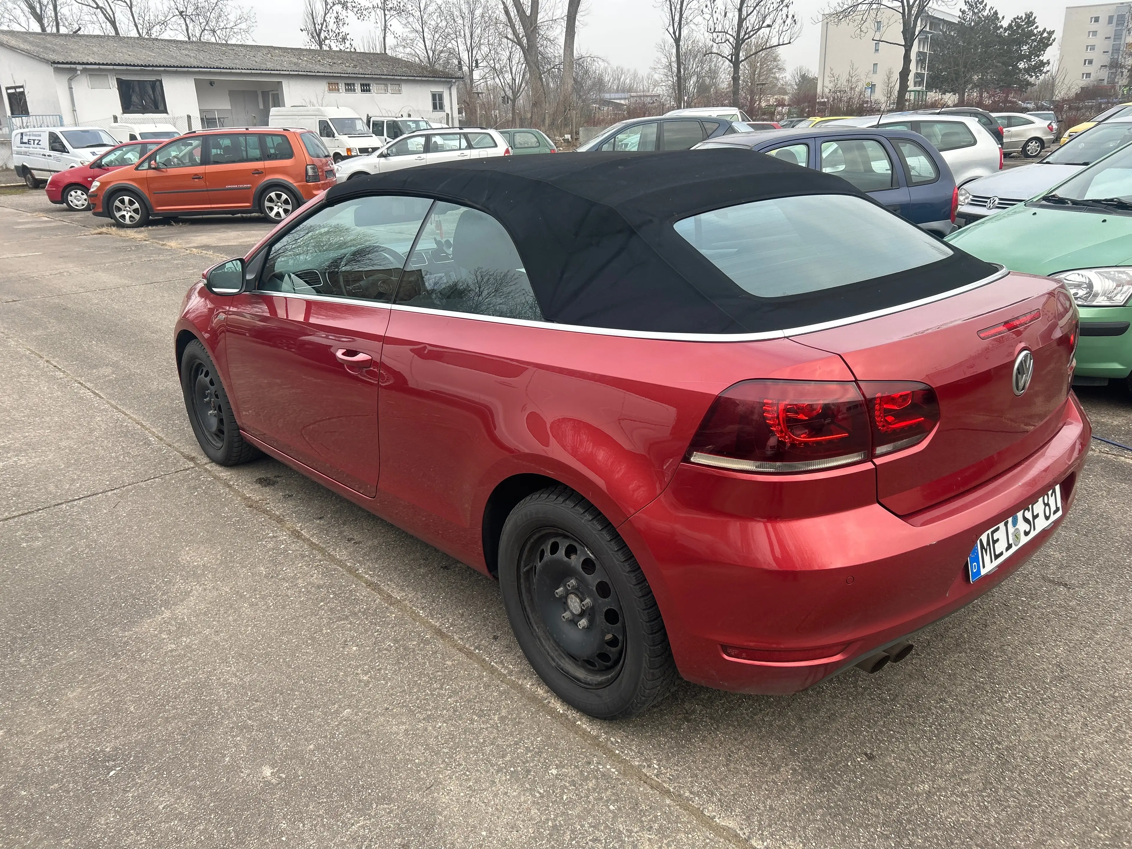 Volkswagen Golf Cabriolet Life Xenon PDC SHZ Navigation 8 fach Bereifung — photo 4