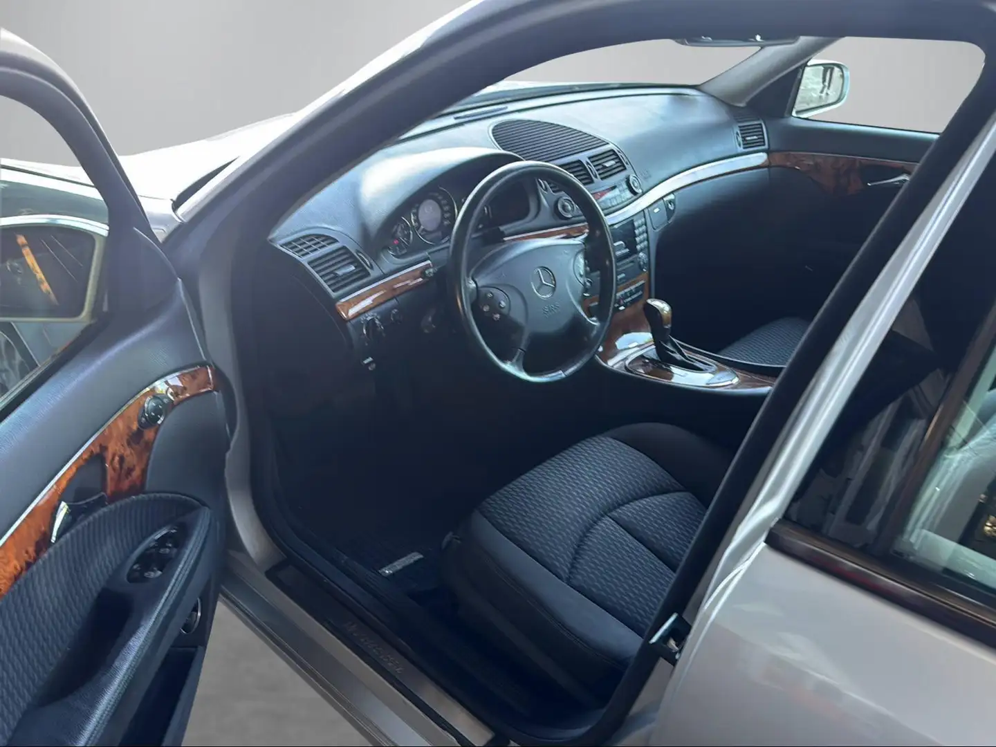 Mercedes-Benz E 200 E 200 Kompressor (211.042) Metallic Silber - 2
