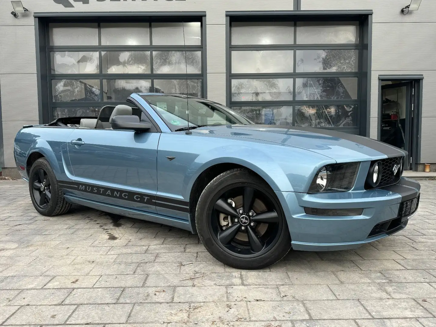 Ford Mustang GT Blau - 1