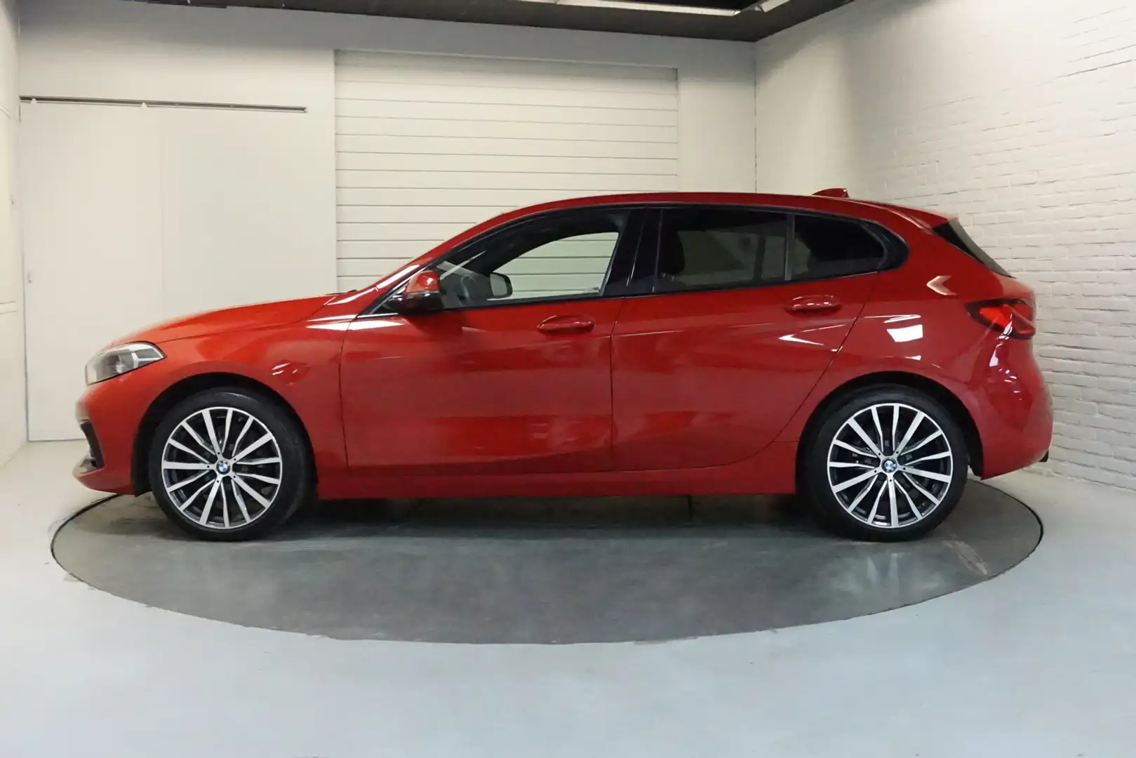 BMW 118 1-serie 118i SPORTLINE | Apple Carplay | Half Lede Rood - 2