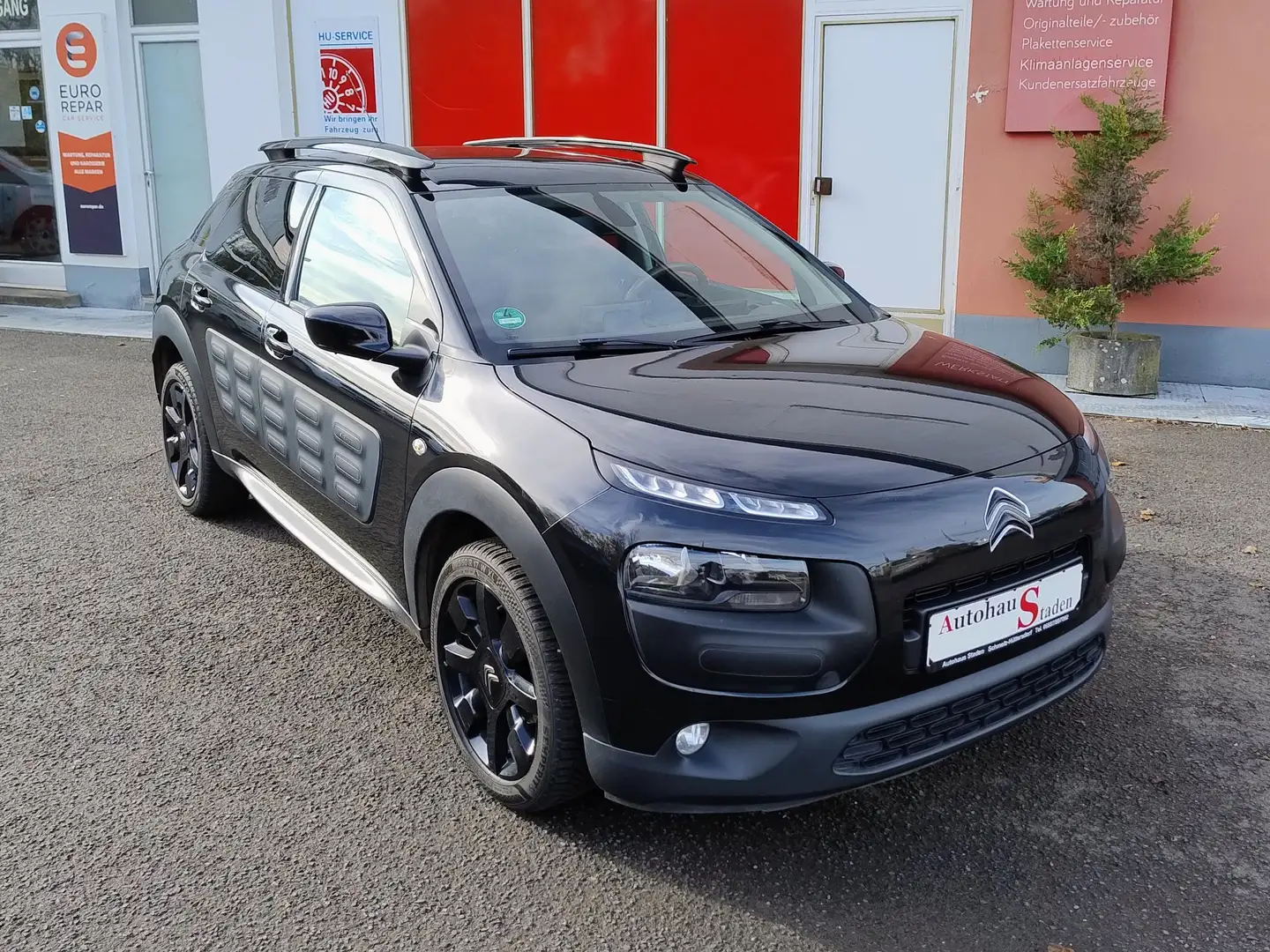 Citroen C4 Cactus 1,6 HDI EAT6 Shine - Navi, Panoramadach, Kamera Schwarz - 1