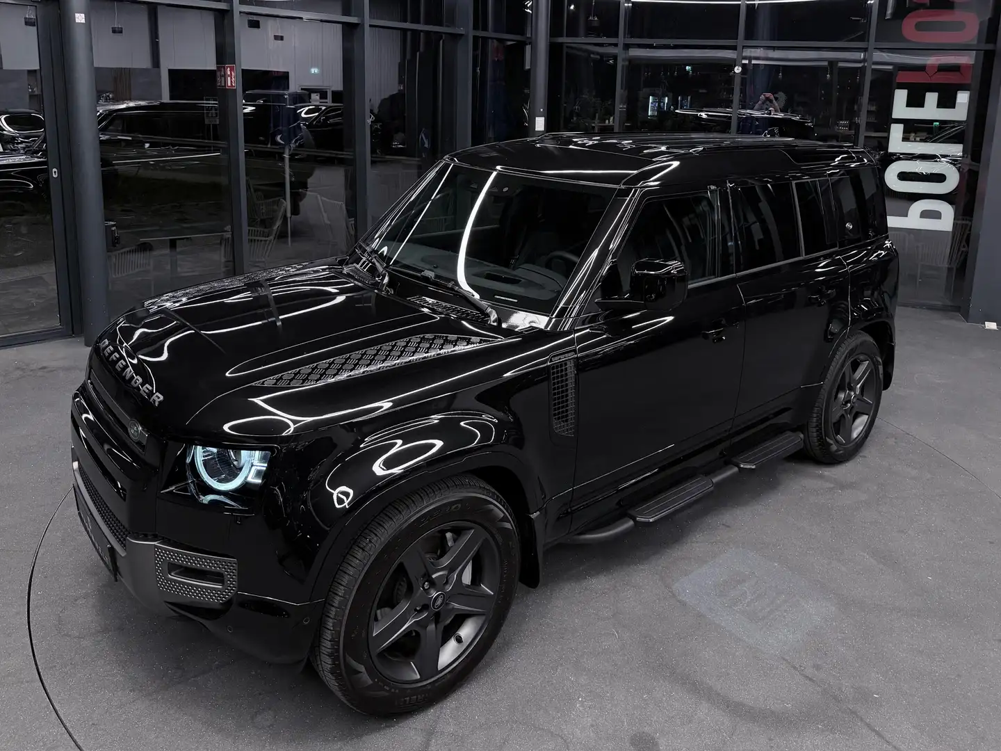 Land Rover Defender 110 D300 X-Dynamic SE, Winter-Paket, Komfort-Paket Plus,Off-Road-Paket 2, Anhängerkupplung, Fahrassistenz-Paket Schwarz - 2