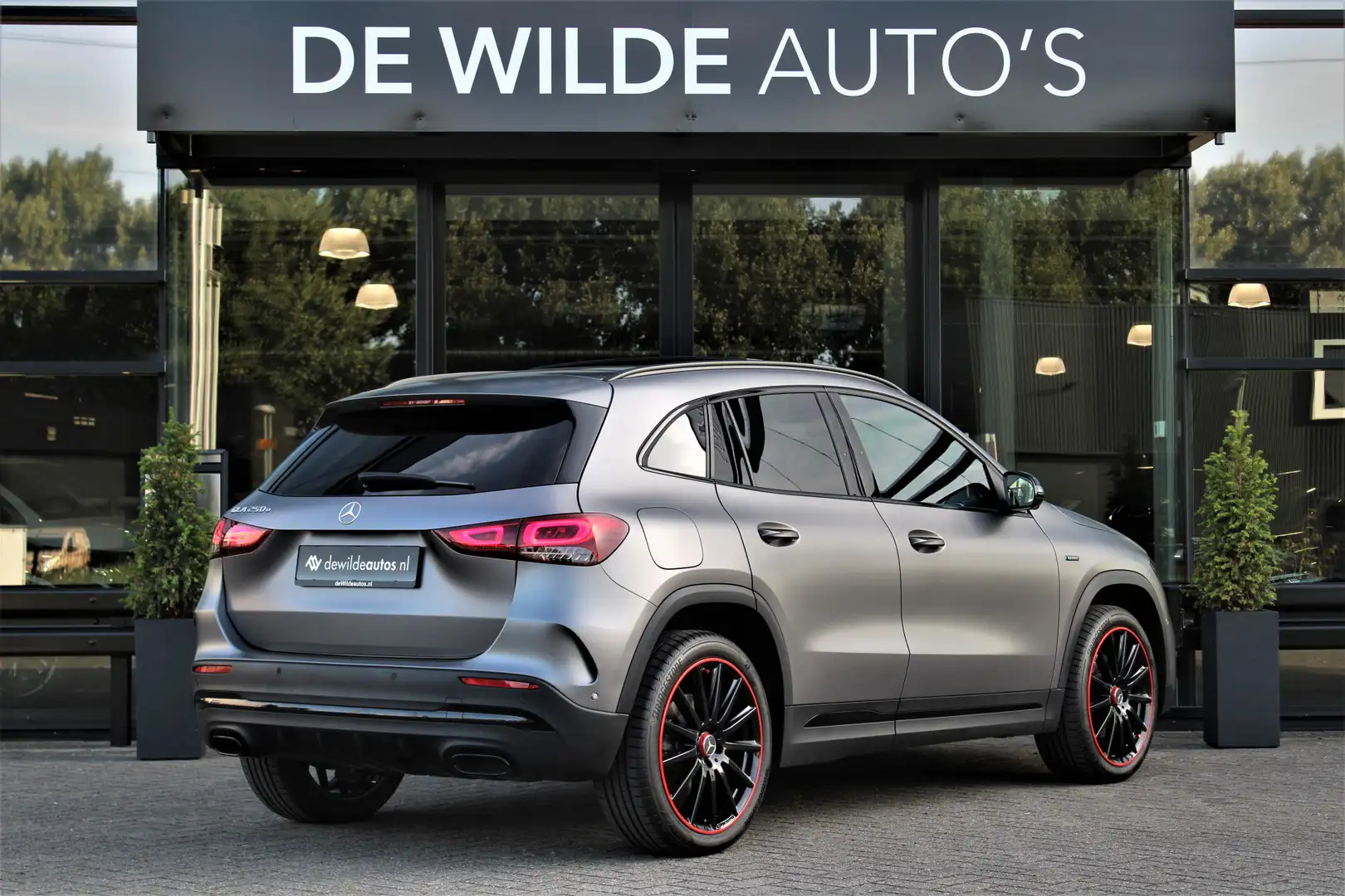Mercedes-Benz GLA 250 e AMG Edition 218pk Magno Pano Burmester Memory Ca Grijs - 2