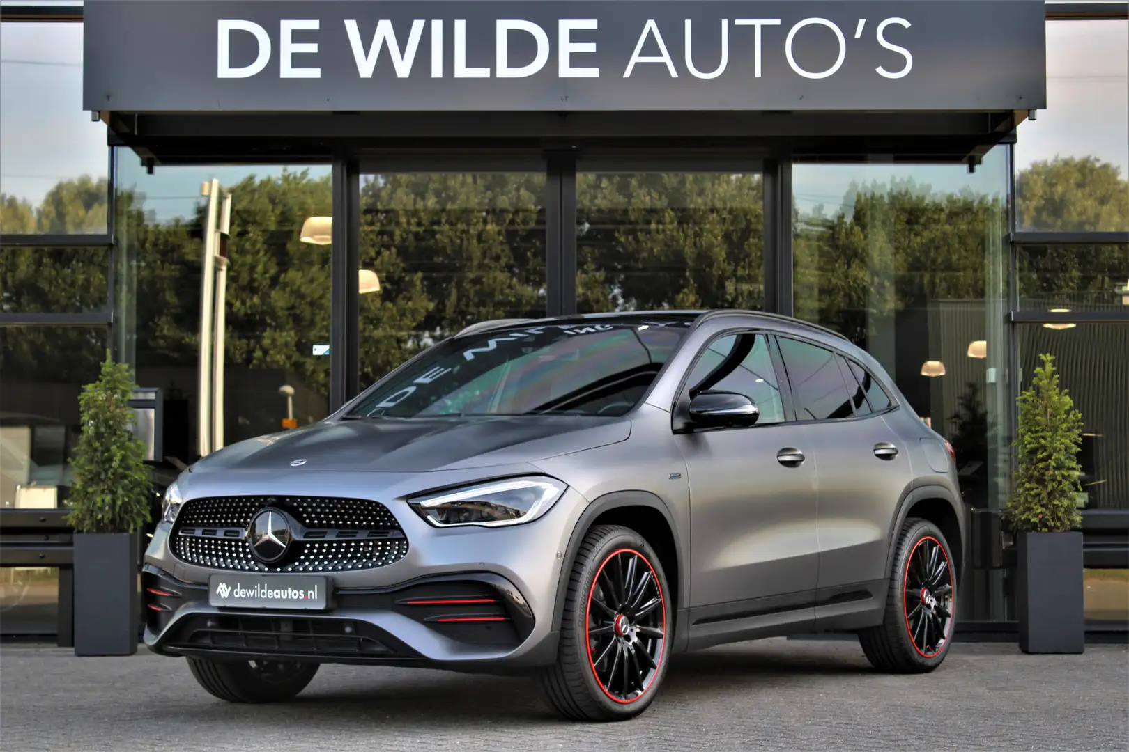 Mercedes-Benz GLA 250 e AMG Edition 218pk Magno Pano Burmester Memory Ca Grijs - 1