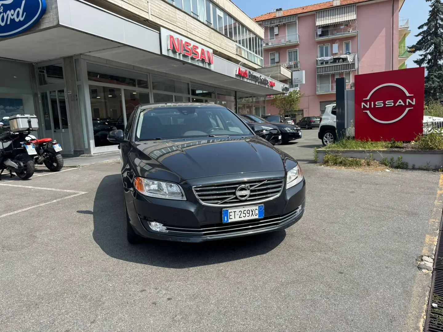 Volvo V70 V70 2.0 d3 Momentum 136cv geartronic FL Grigio - 2