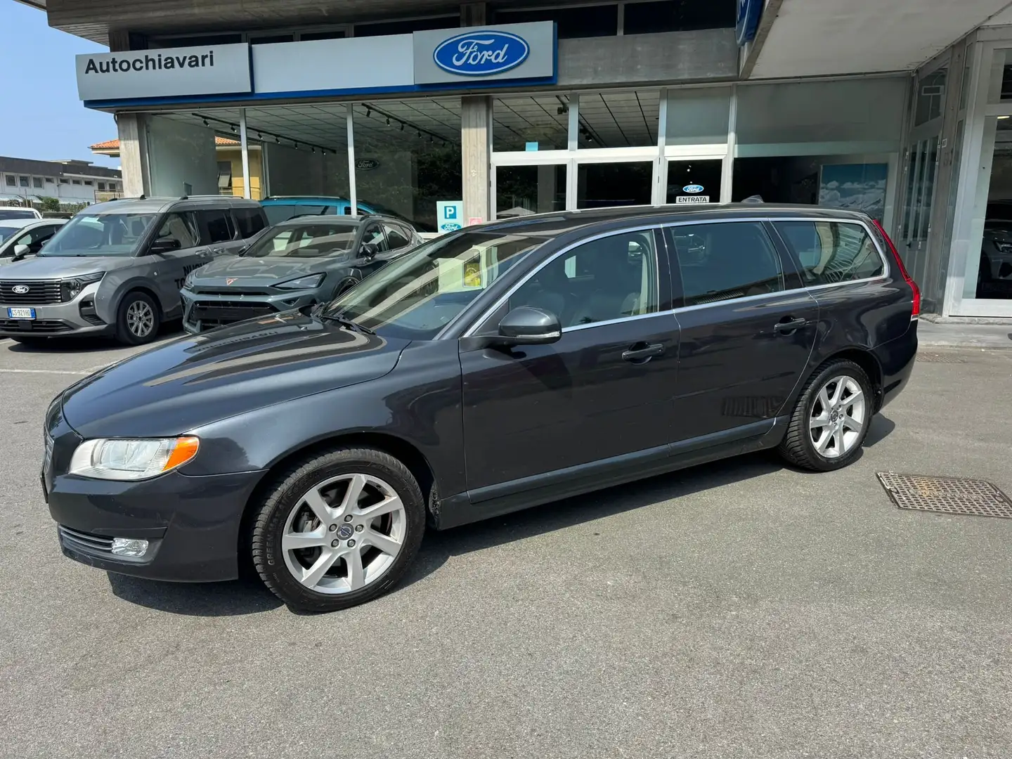 Volvo V70 V70 2.0 d3 Momentum 136cv geartronic FL Grigio - 1