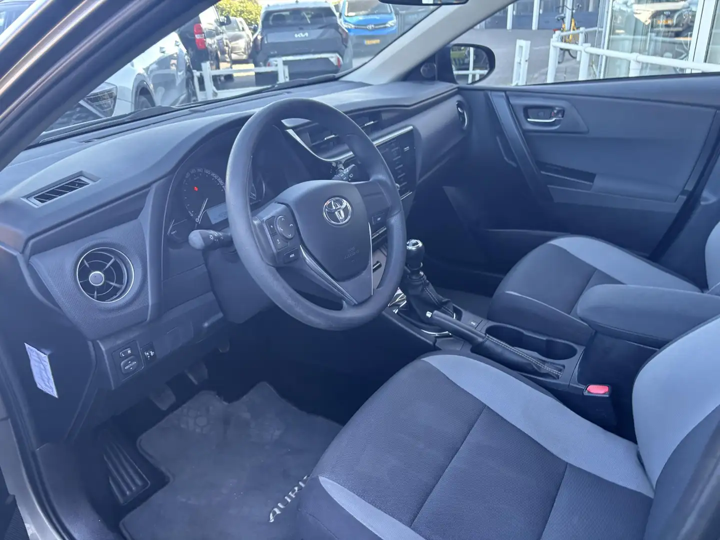 Toyota Auris Touring Sports 1.3 Now NL Auto, BTW Auto, Dealeron Grau - 2