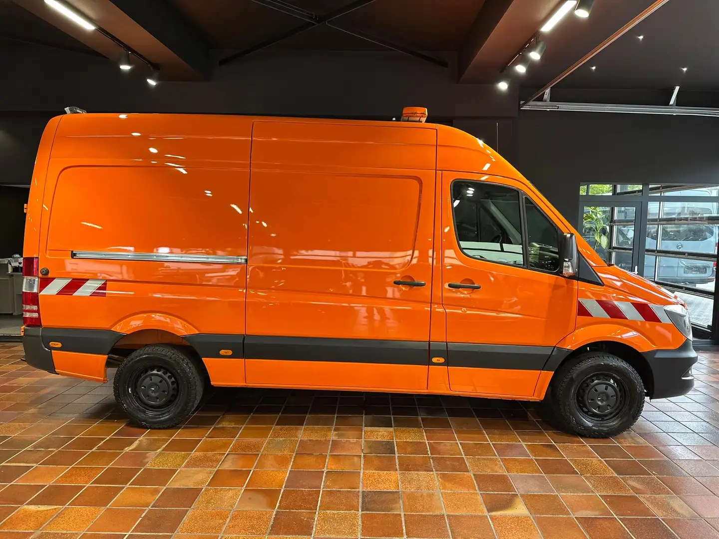 Mercedes-Benz SPRINTER 319 V6 L2H2 KLIMA AHK-3,5T TEMPO SCHWING Orange - 2