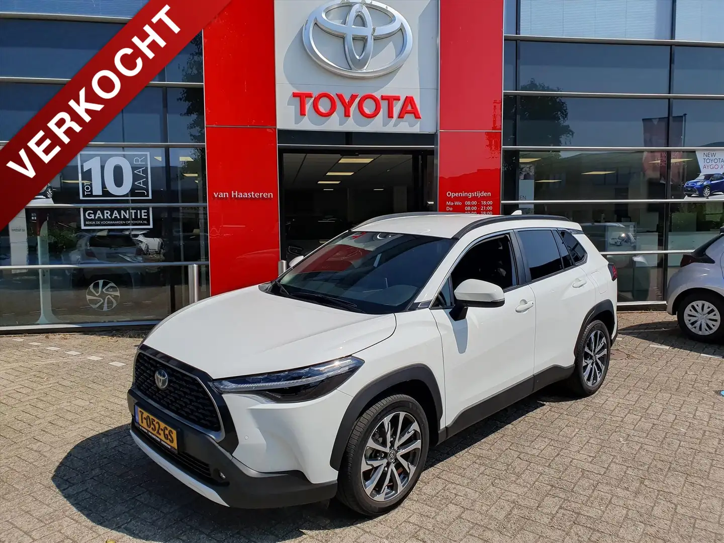 Toyota Corolla Cross 2.0 High Power Hybrid 197pk eCVT First Edition Wit - 1