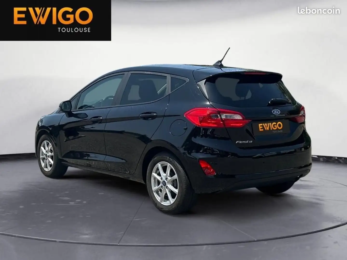 Ford Fiesta 1.0 T ECOBOOST 95 COOL AND CONNECT Zwart - 2
