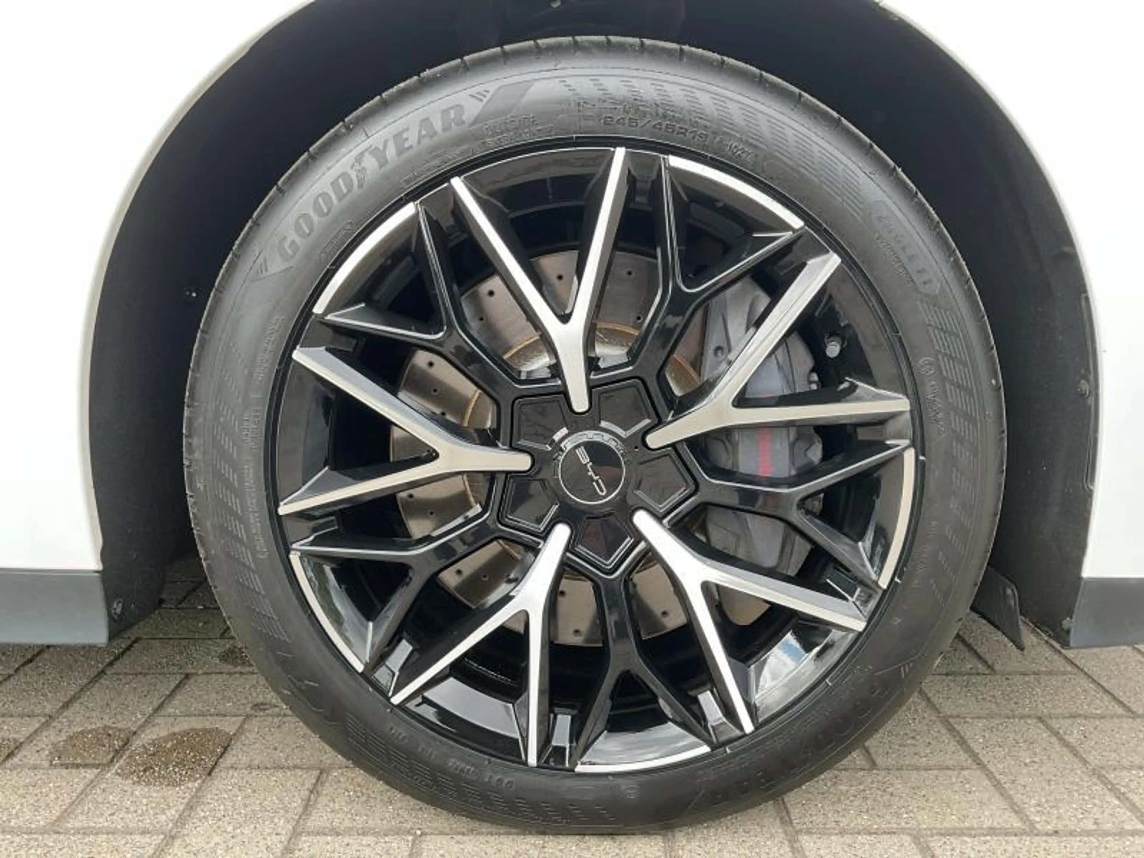 BYD Han Executive — photo 13