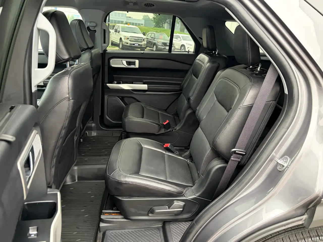 Ford Explorer снимка Ford Explorer