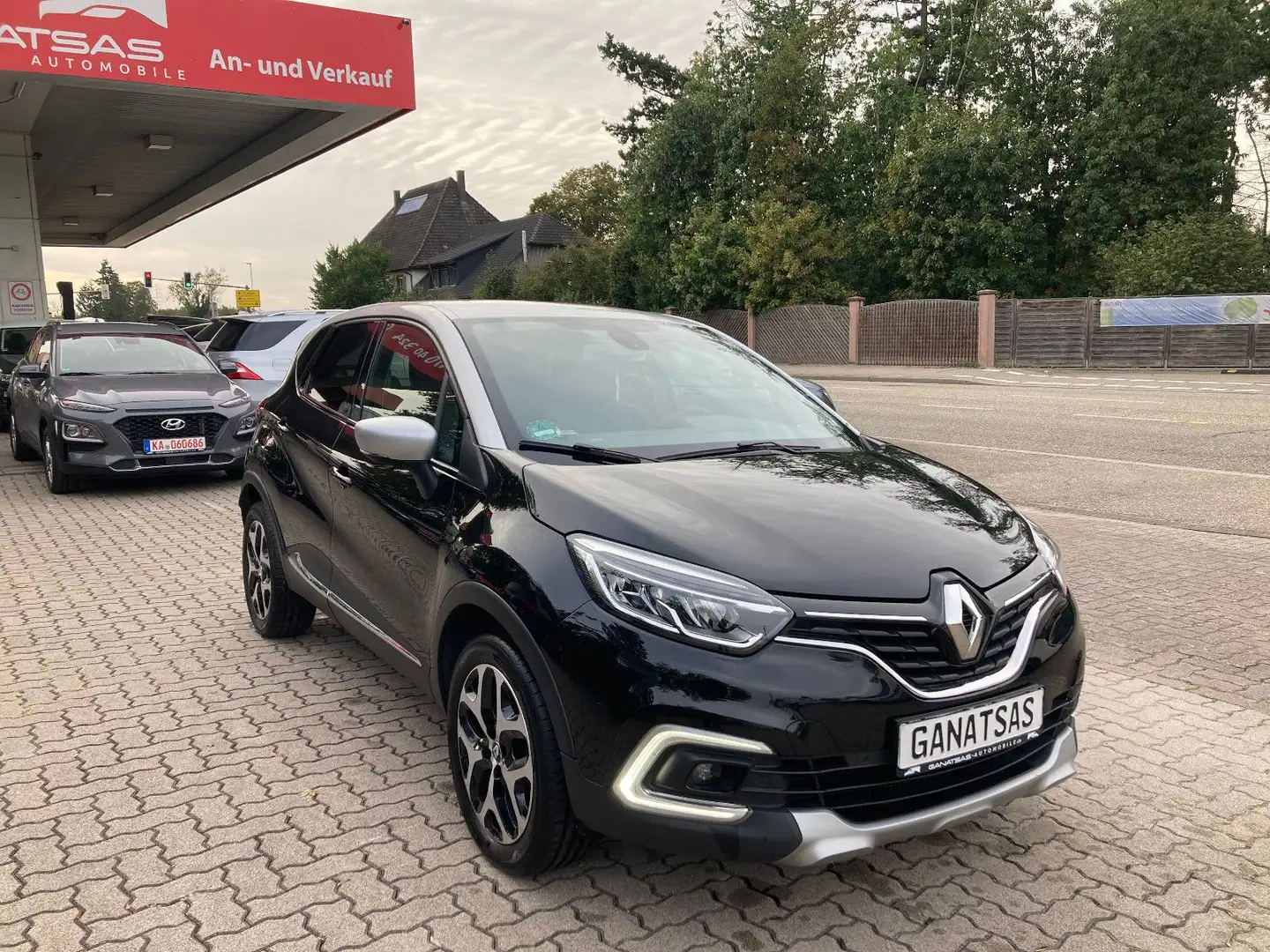 Renault Captur Crossborder-1 Hand-LED-Navi-Kamera Zwart - 1