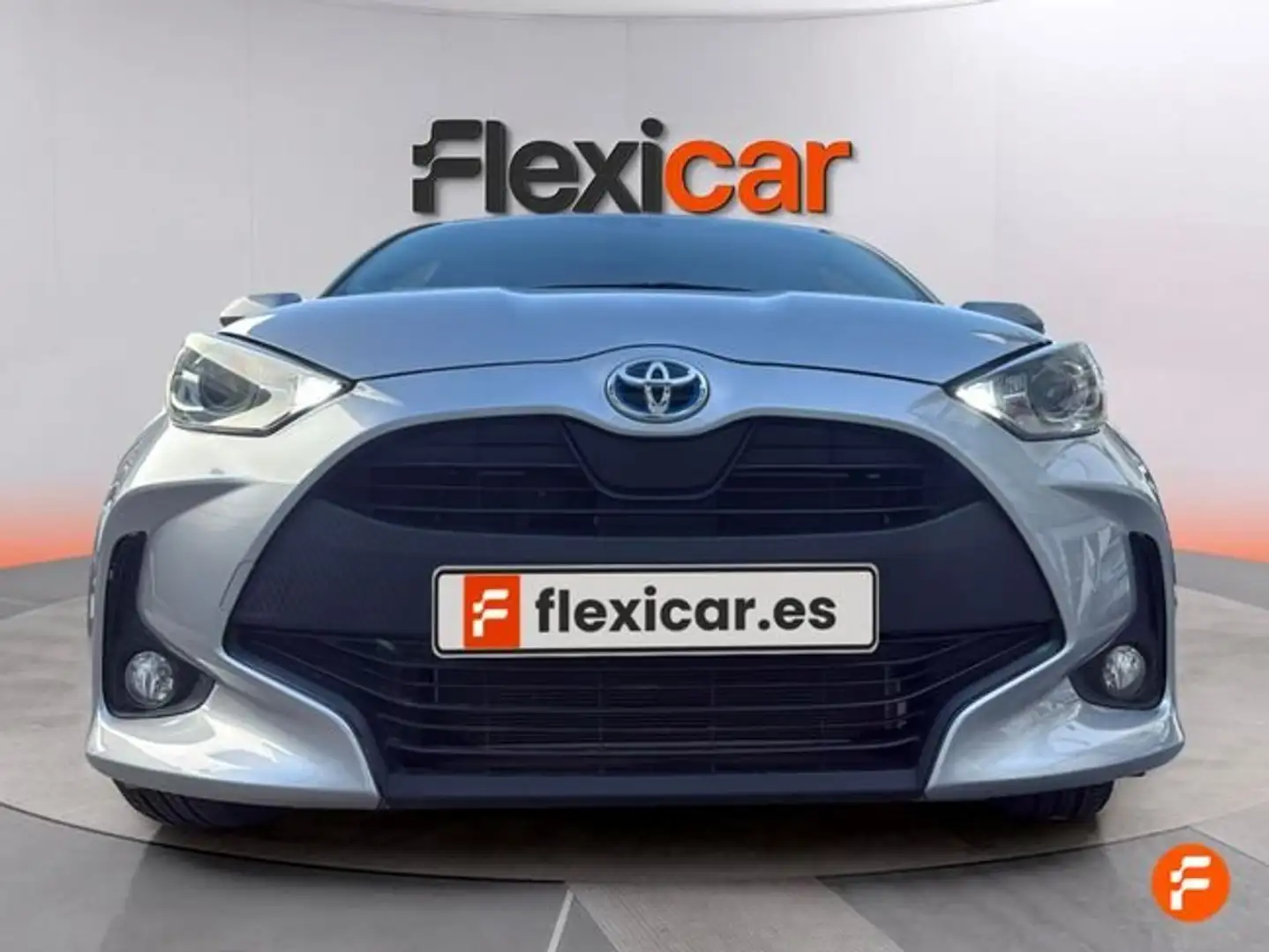 Toyota Yaris 120H 1.5 Active Plus Gris - 2