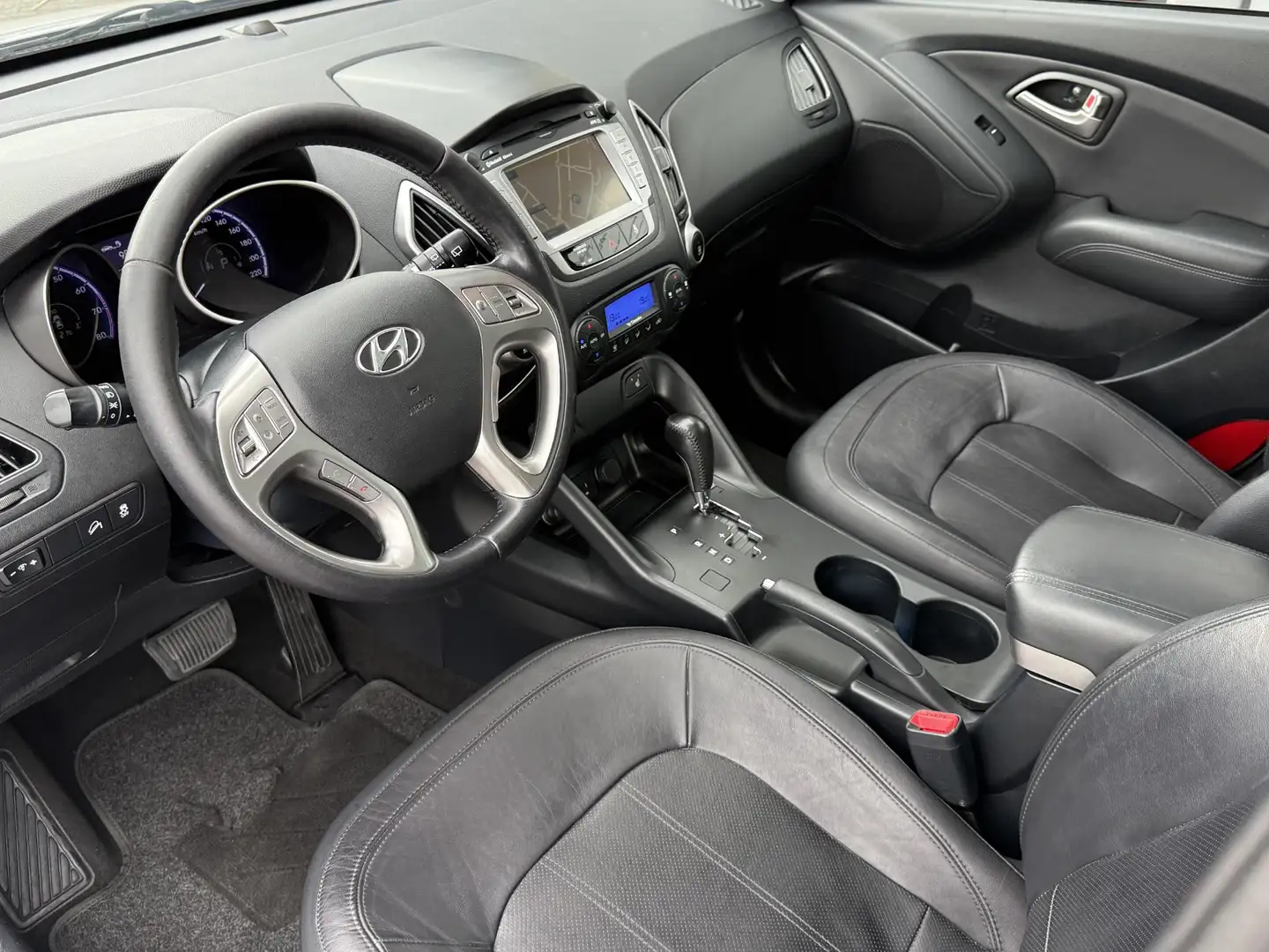Hyundai iX35 2.0i i-Catcher Pano | Trekhaak | Keyless | Leder | Gris - 2