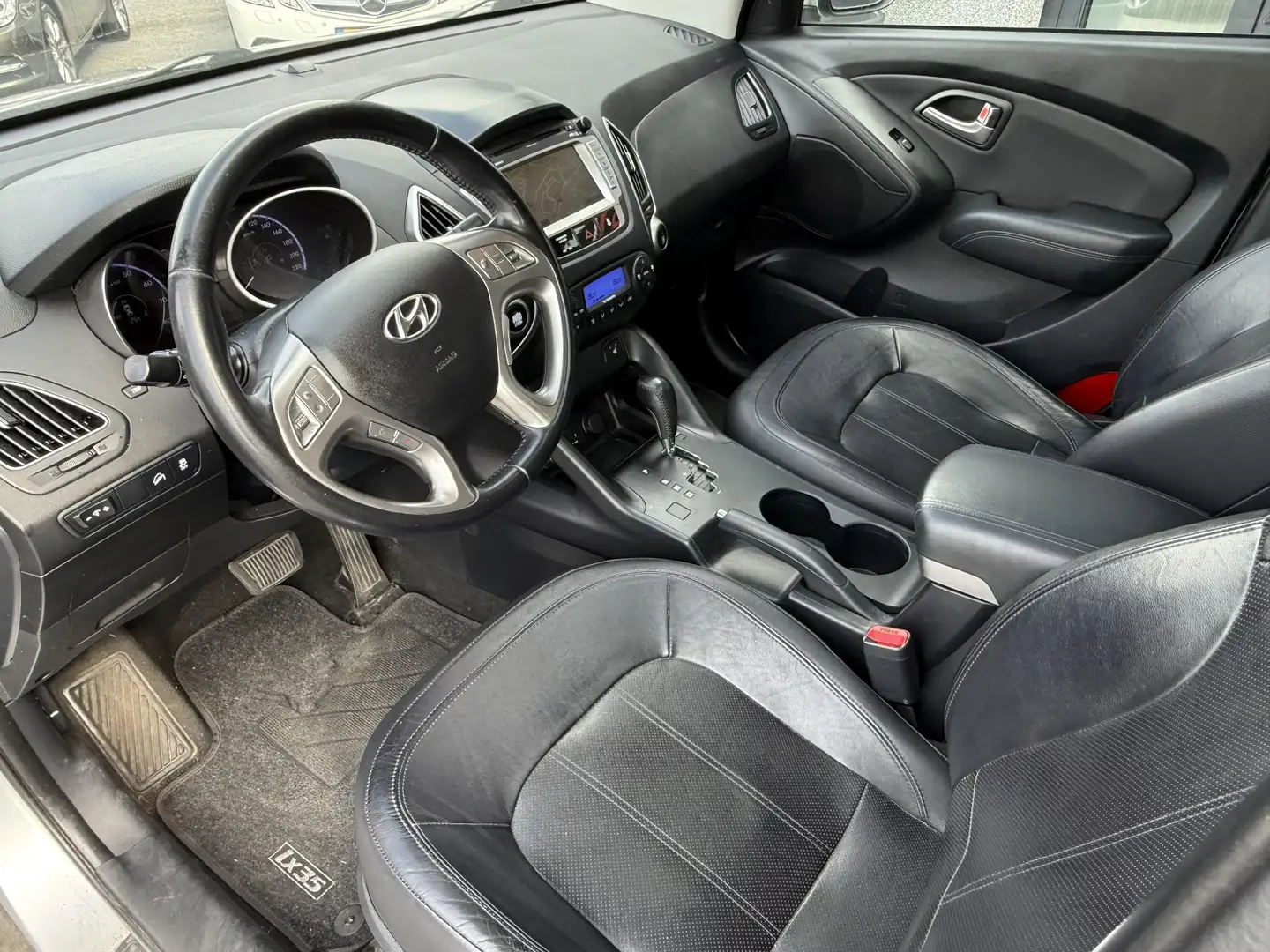 Hyundai iX35 2.0i i-Catcher Pano | Trekhaak | Keyless | Leder | Gris - 2