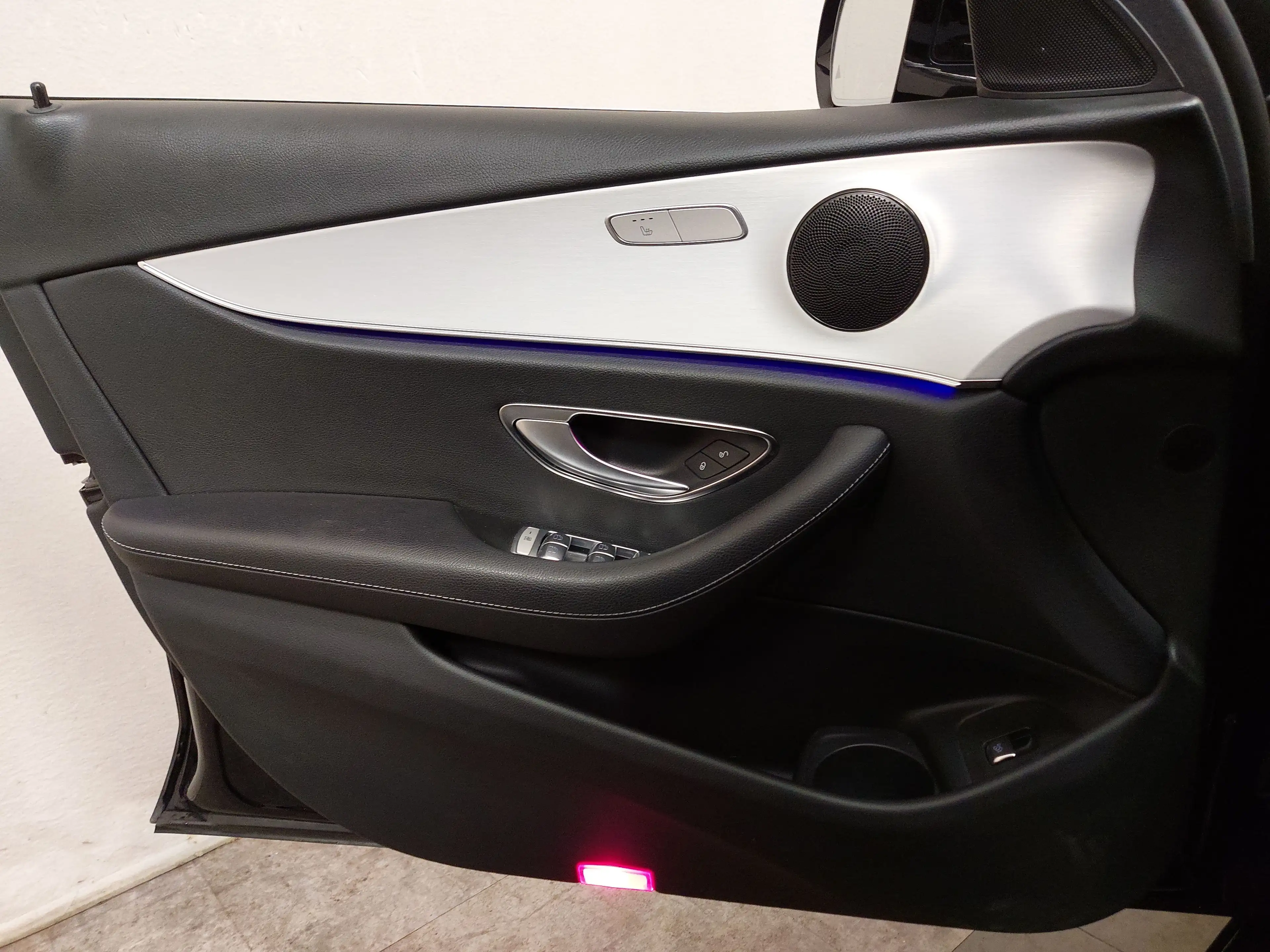 Mercedes-Benz E 300 E 300 KLIMAAUT RADIO TEMPO MFL SHZ VC KAMERA ACC NAVI LED RFK — photo 5
