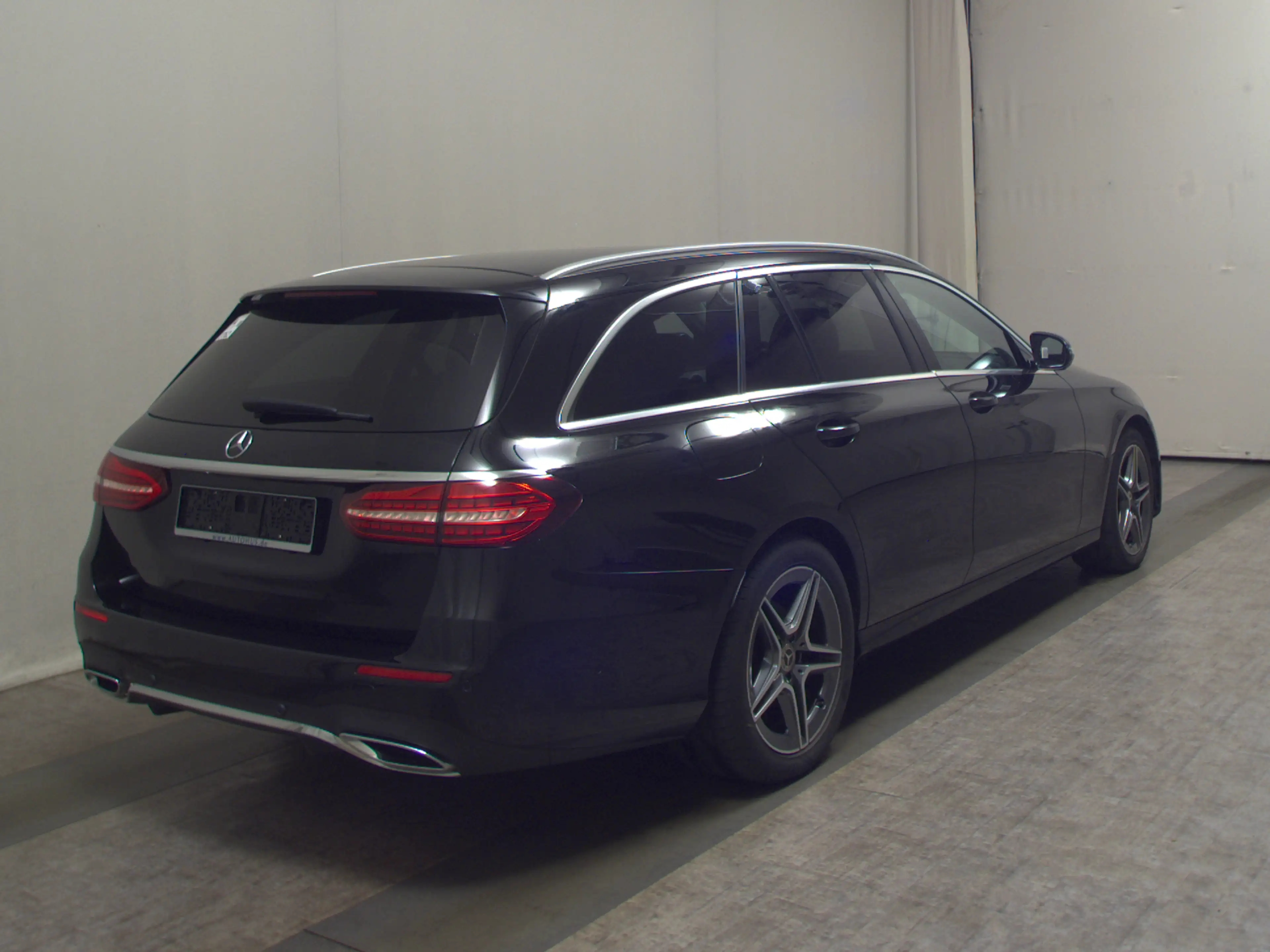 Mercedes-Benz E 300 E 300 KLIMAAUT RADIO TEMPO MFL SHZ VC KAMERA ACC NAVI LED RFK — photo 4