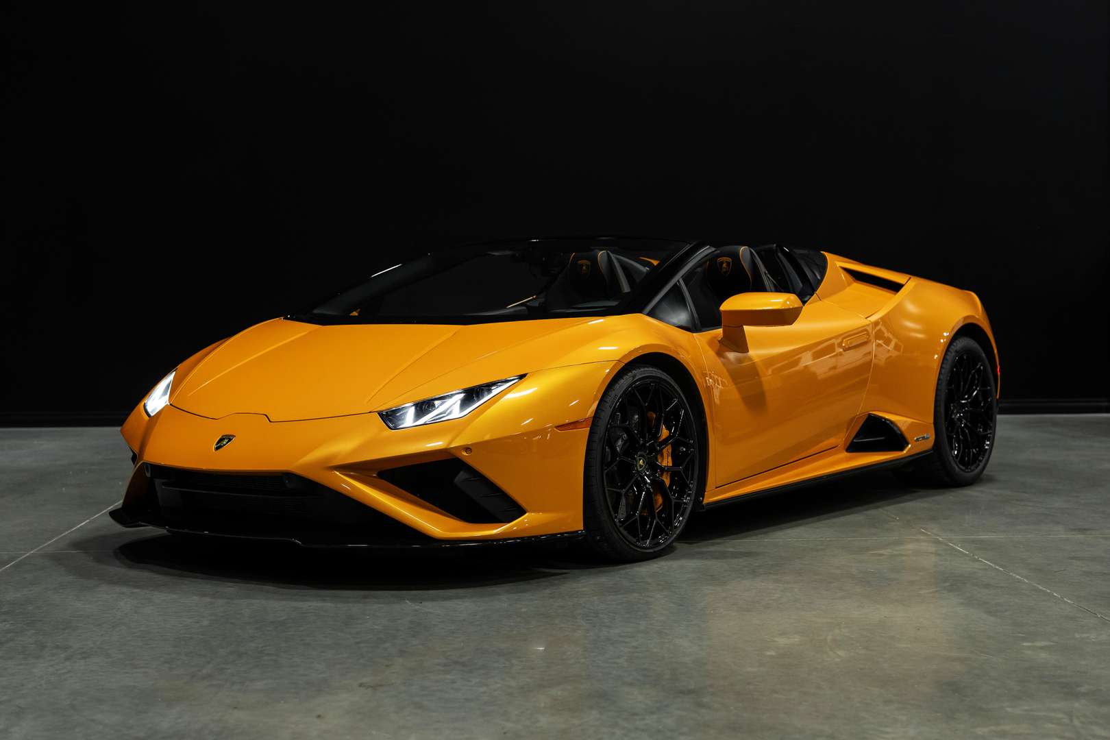 38灯　Barber Yellow LAVA LAVA GEAR CLUB 2020 Lamborghini Huracán | $ 354,888 | 18,300 km | Gasoline