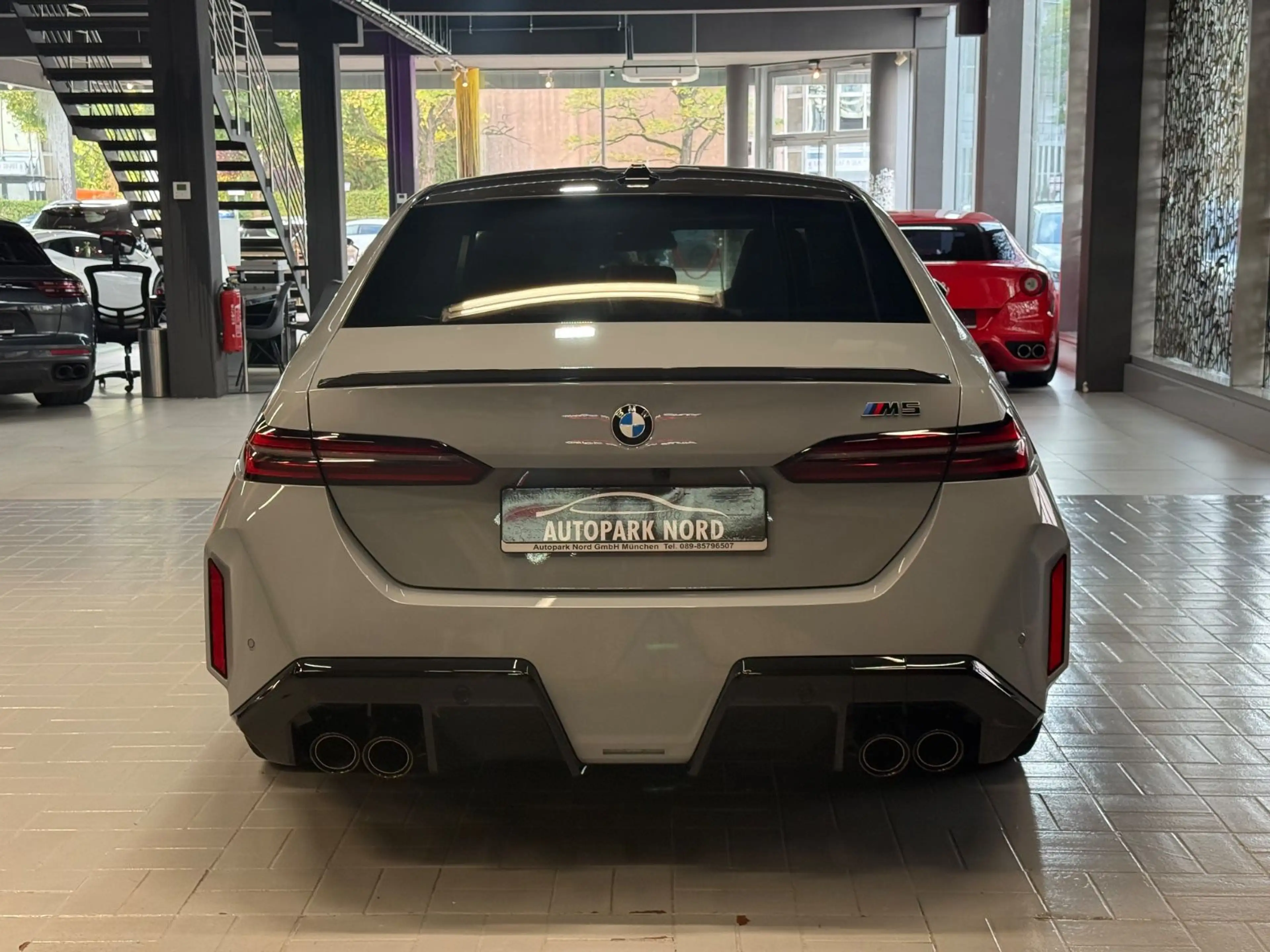 BMW M5 Limousine LED~PANO~B&W~HUD~CARBON~BELÜFTUNG~ — photo 6