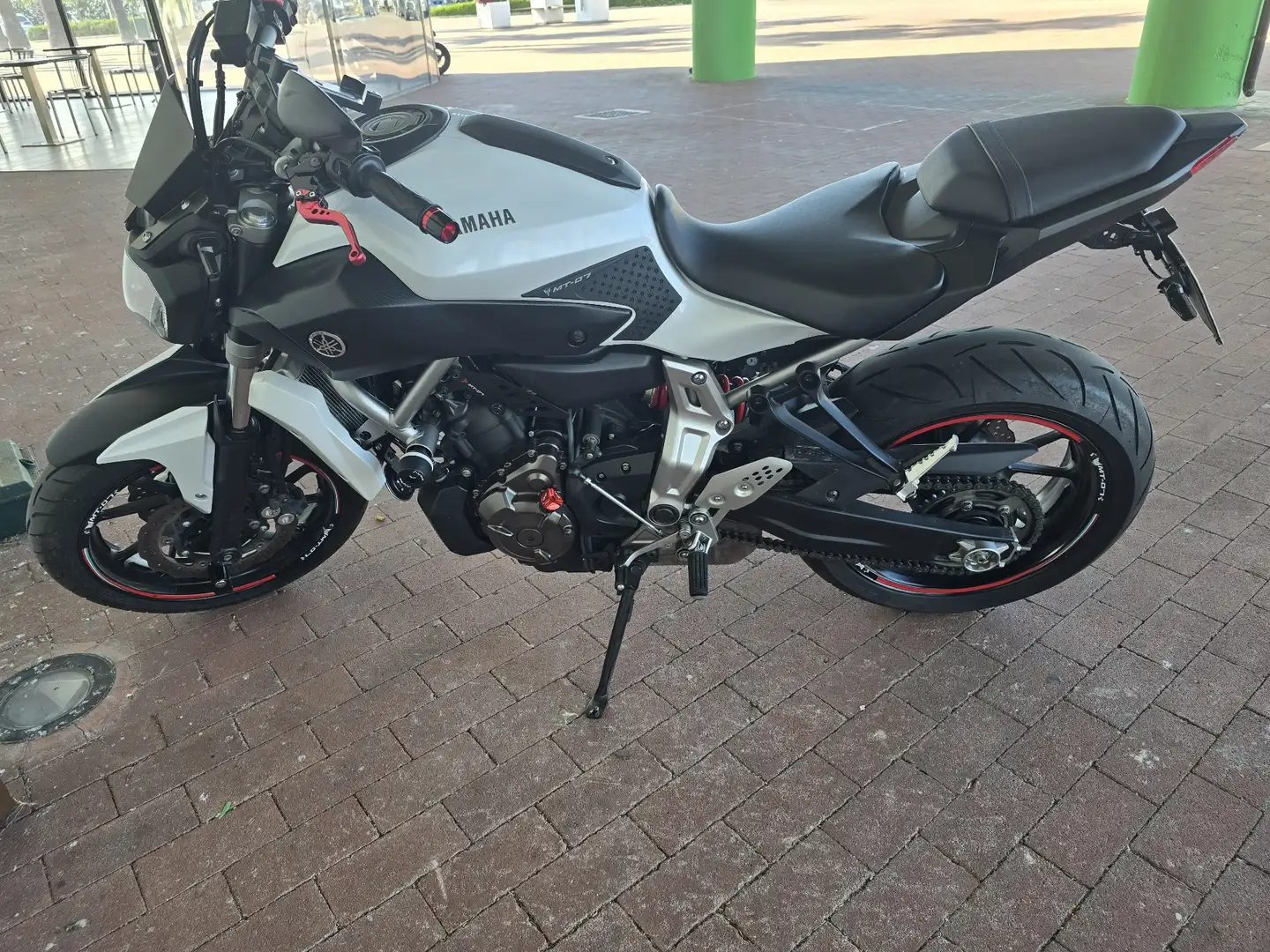 Yamaha MT-07 Bianco - 1