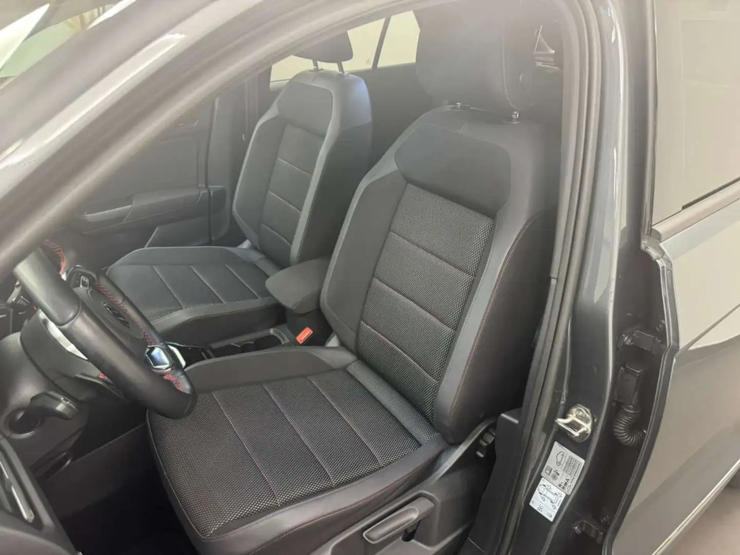 Volkswagen T-Roc Sport 1.5 TSI ACT 110 kW DSG7 Gris - 2
