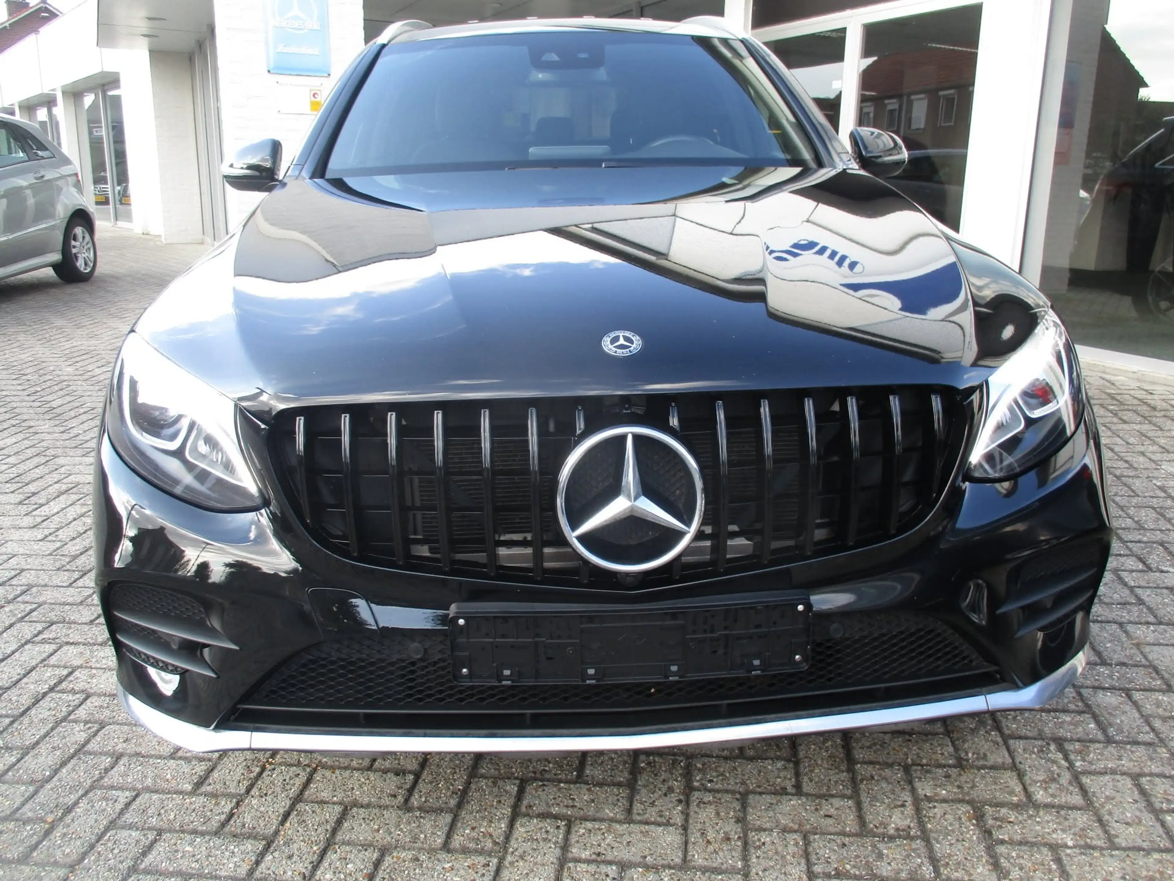 Mercedes-Benz GLC 250 211pk 4MATIC 9G-TRONIC AMG Line — photo 2
