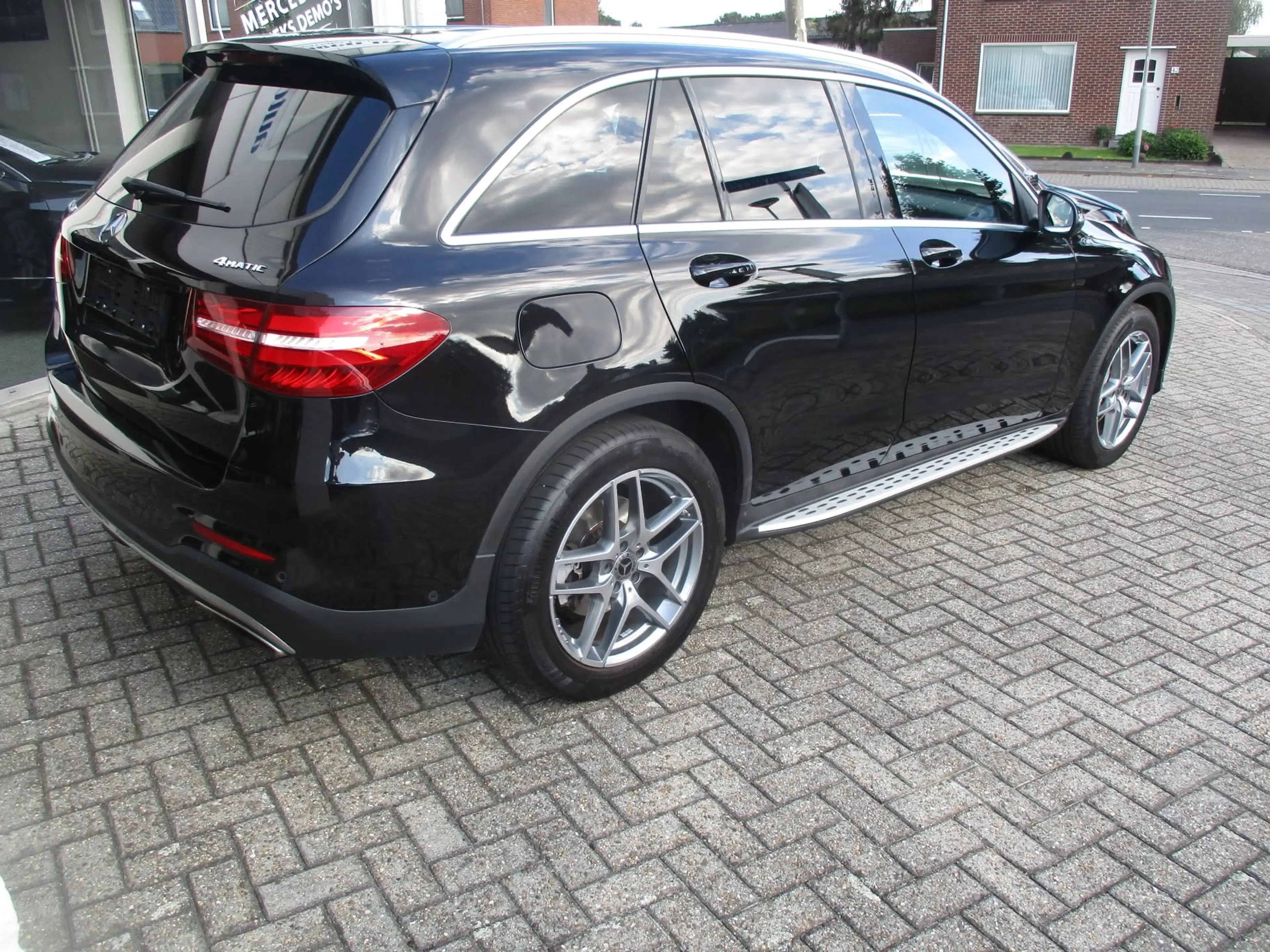 Mercedes-Benz GLC 250 211pk 4MATIC 9G-TRONIC AMG Line — photo 3
