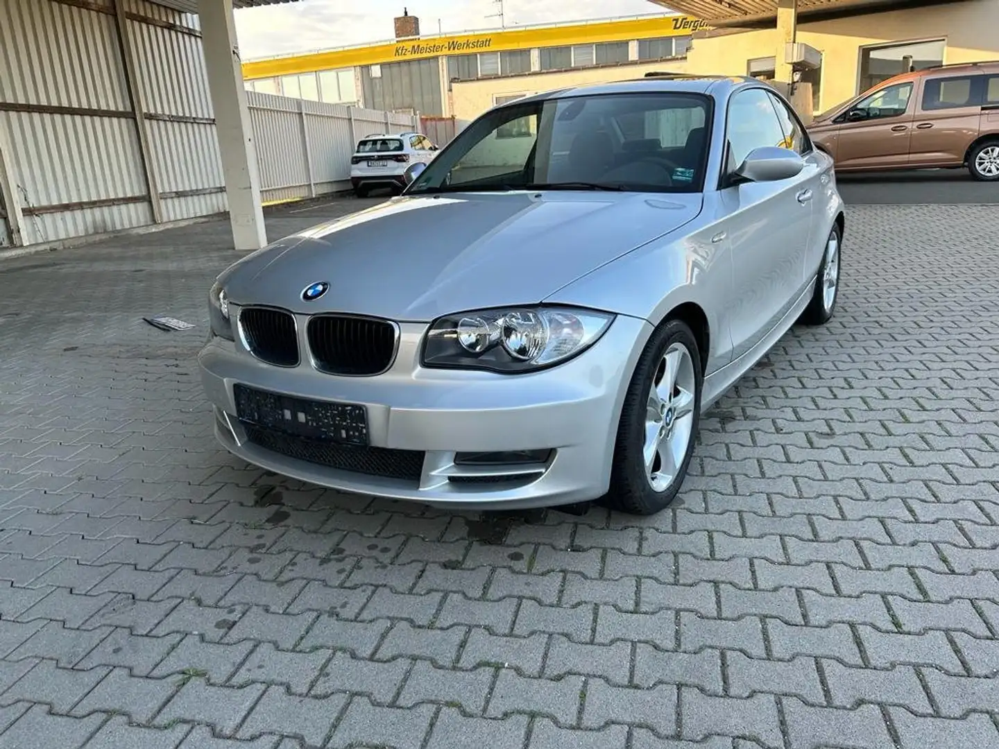 BMW 120 120d Silber - 1