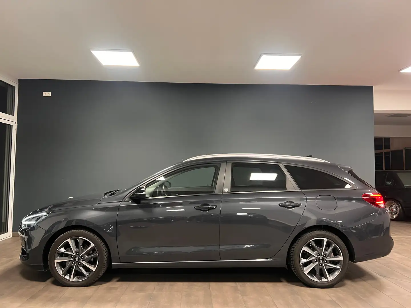 Hyundai i30 Edition 30+ / 1.HAND / AUTOM. / PANO / NAVI / Grau - 2
