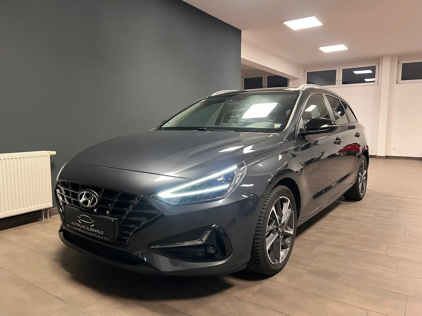 Hyundai i30 Edition 30+ / 1.HAND / AUTOM. / PANO / NAVI / Grau - 1
