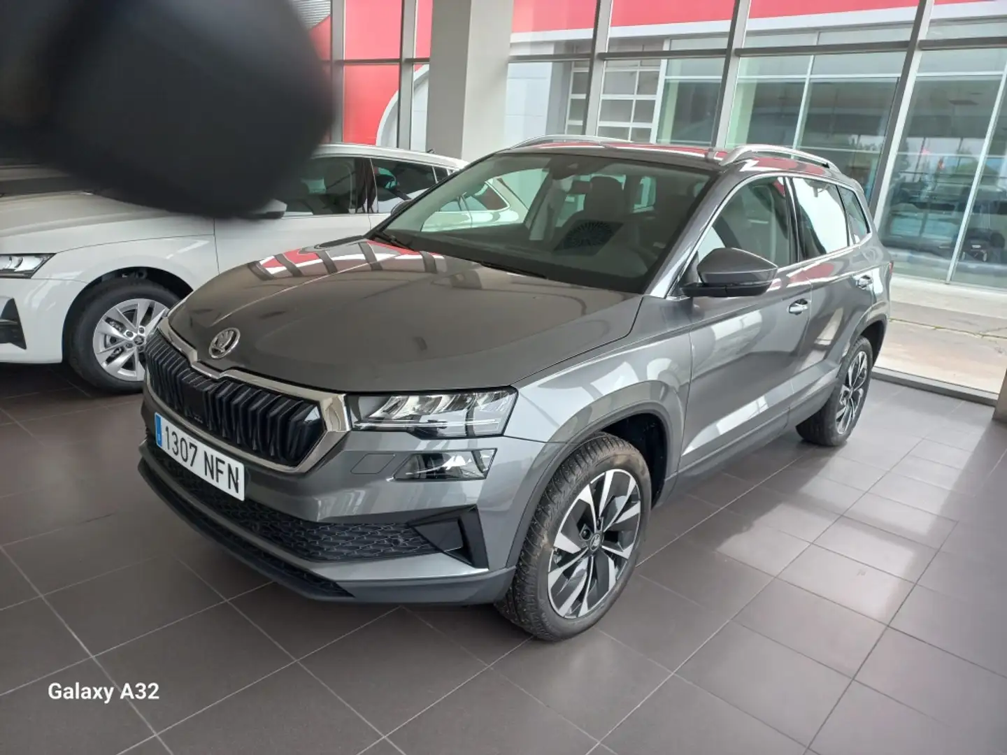 Skoda Karoq 1.5 TSI 110KW PLUS DSG 5P Gris - 2